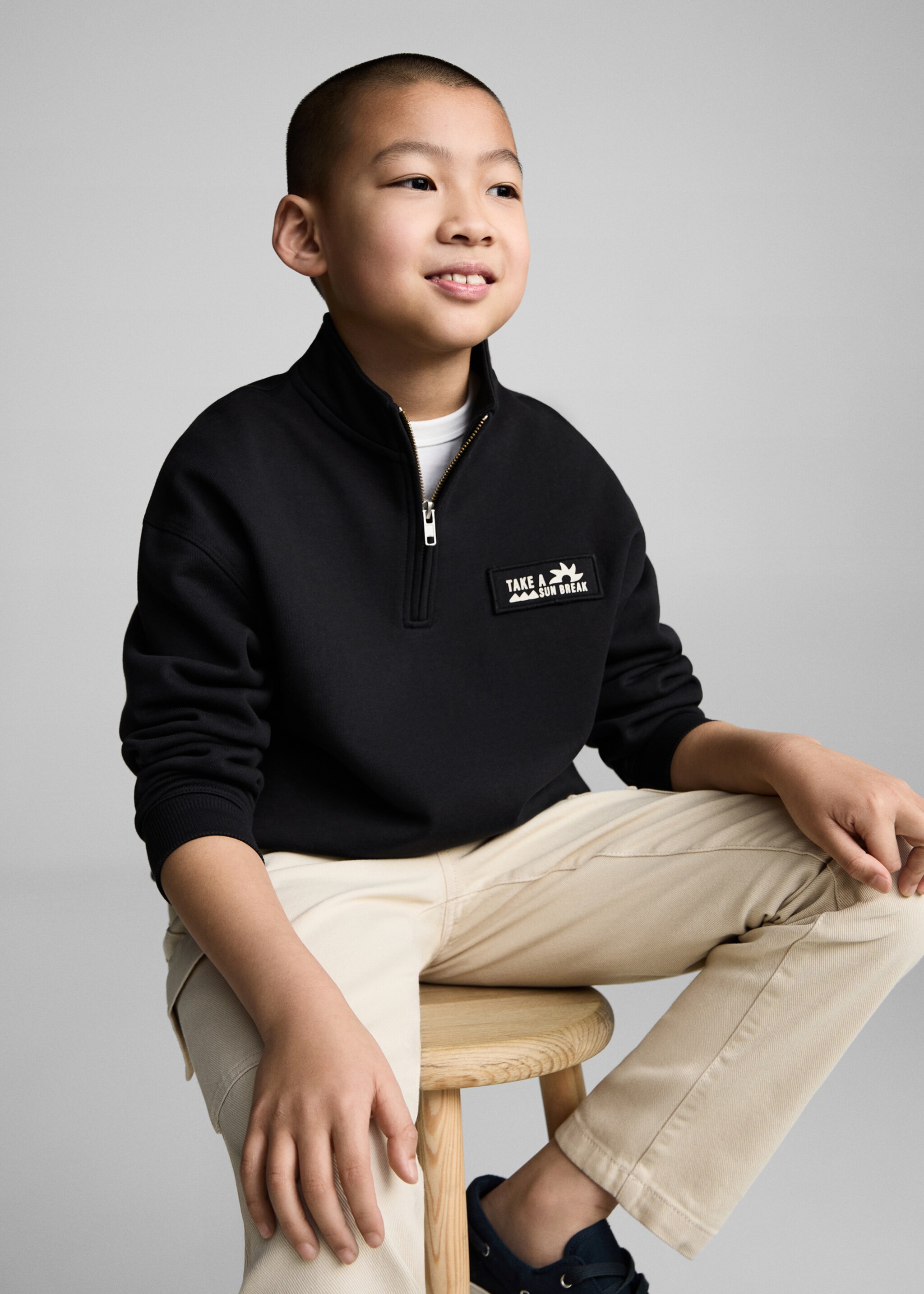 Turtleneck sweatshirt with zip - Details of the article 2