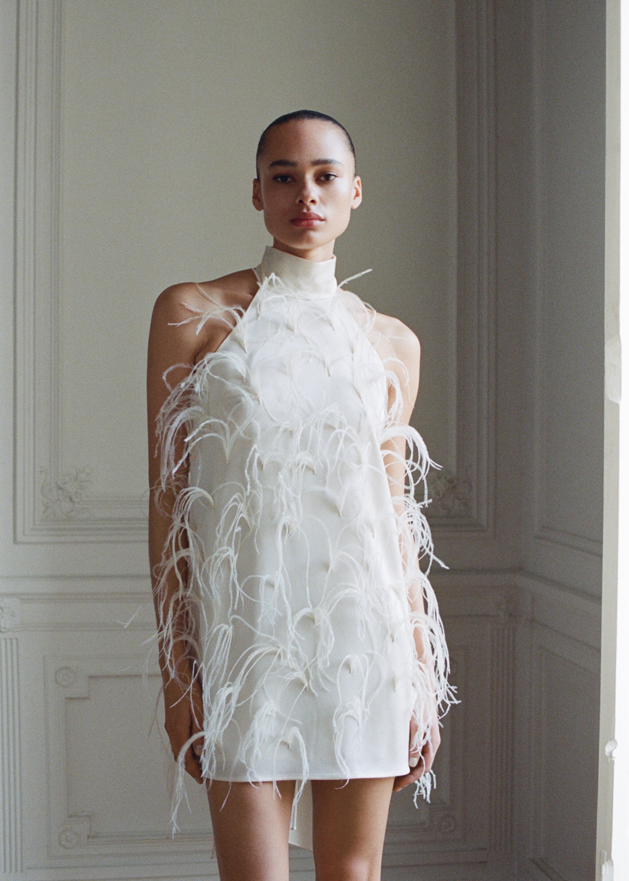 Halter dress with feather decoration - Details of the article 6