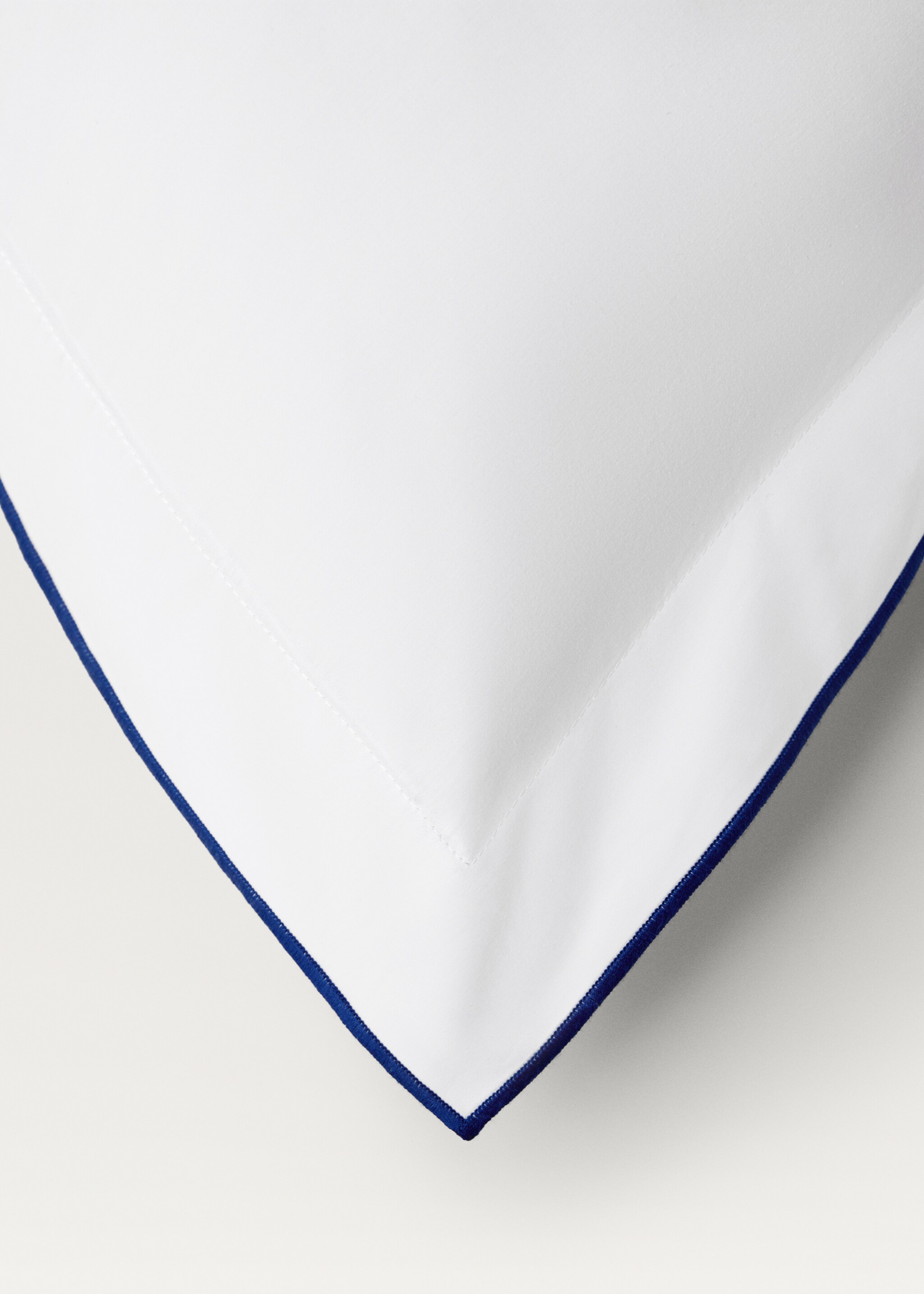Two cotton percale pillowcases with contrasting overlock 60x60 cm - Details of the article 1