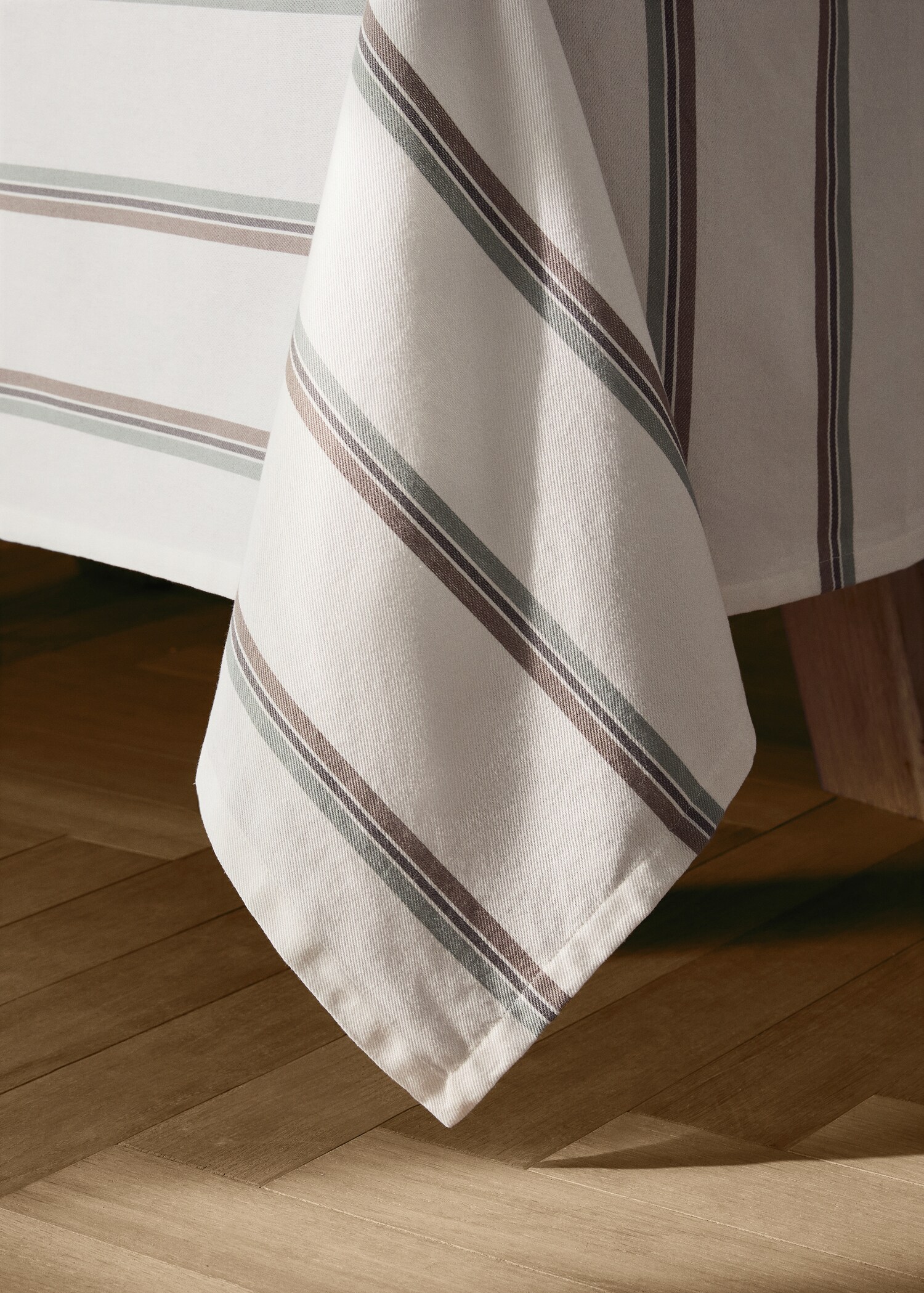 Gestreept tafelkleed van garengekleurd katoen voor 2 tot 4 personen - Detail van het artikel 8