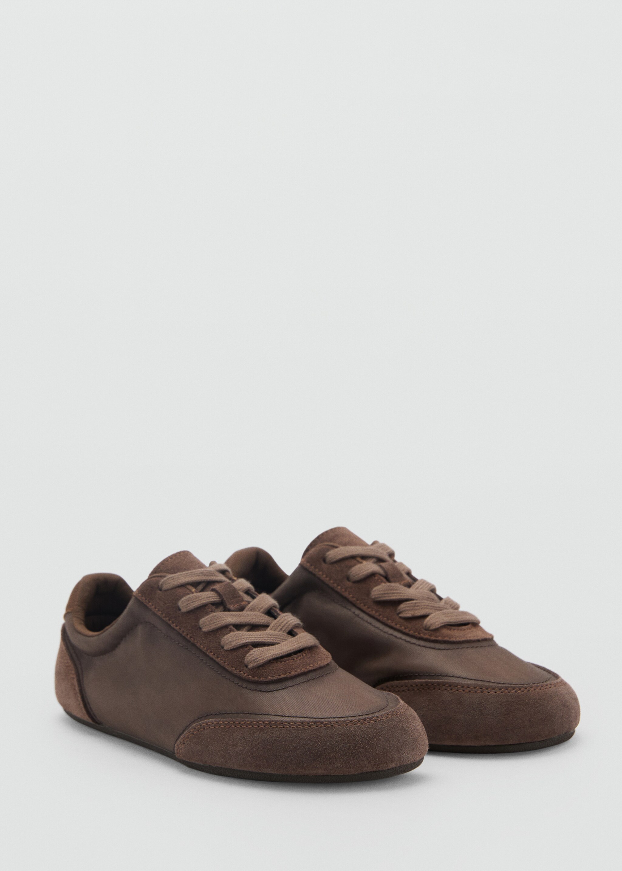Deportiva serraje cordones - Plano medio