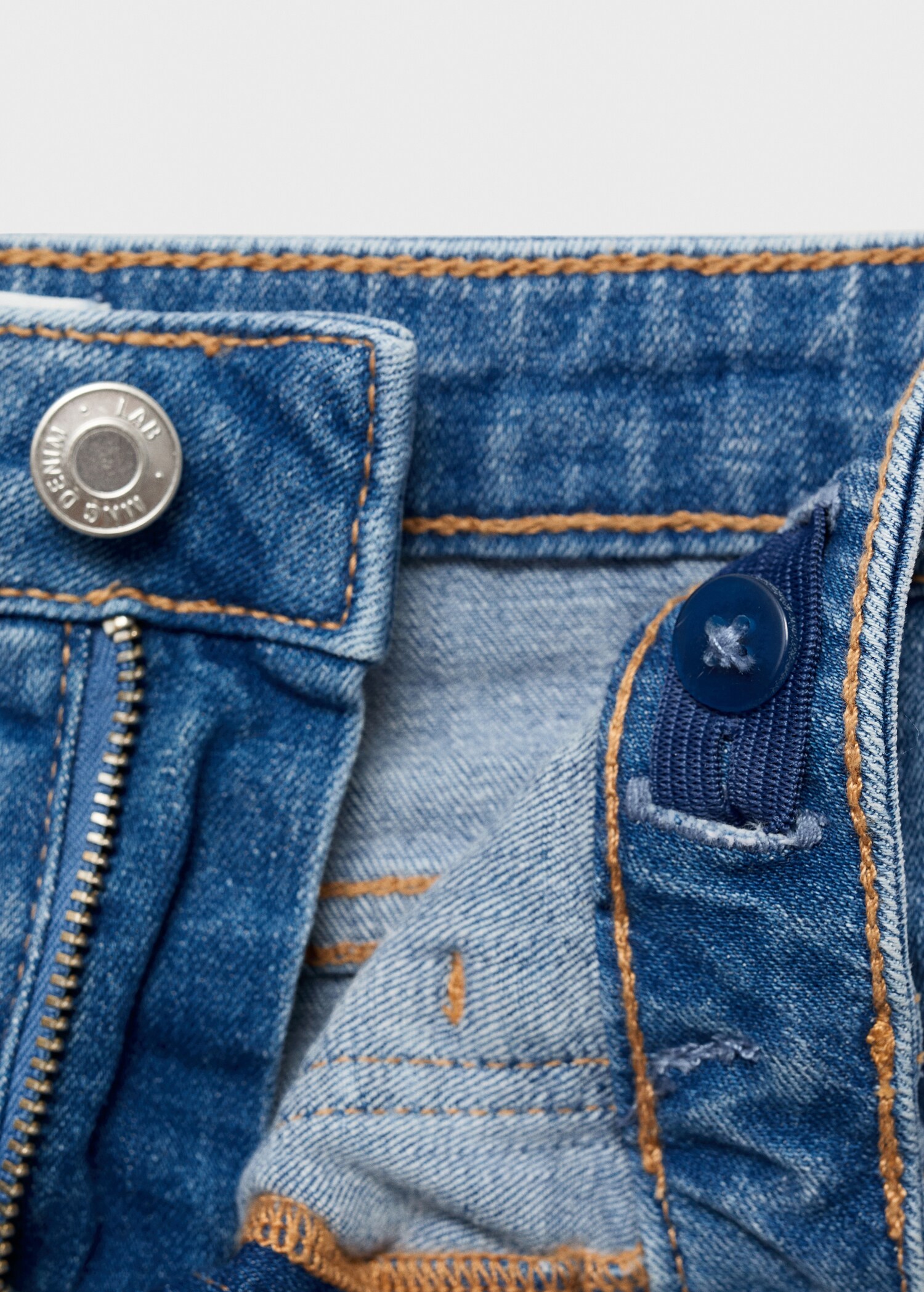 Straight-fit denim shorts - Details of the article 8