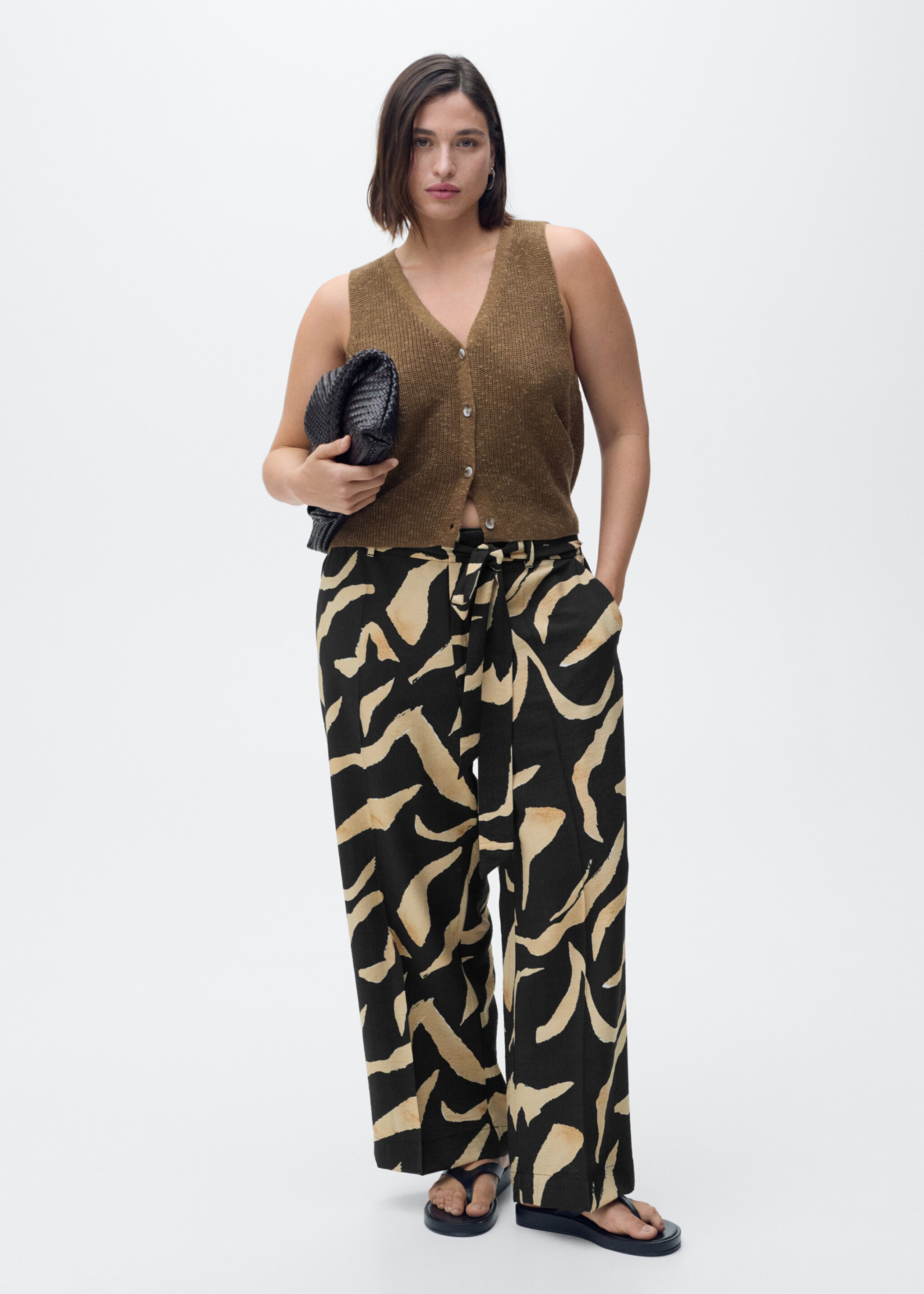 Printed straight-fit trousers with belt - Details of the article 3