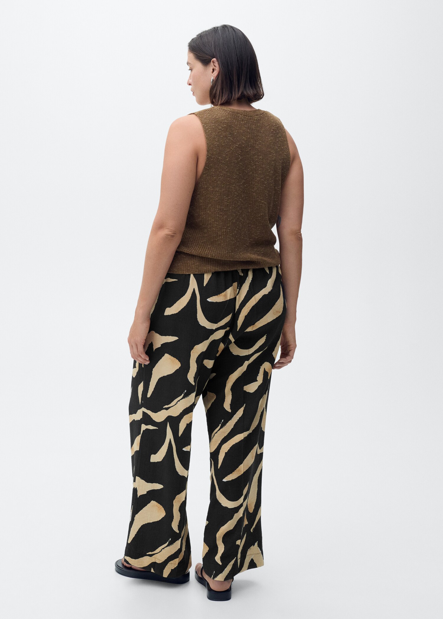 Printed straight-fit trousers with belt - Details of the article 4
