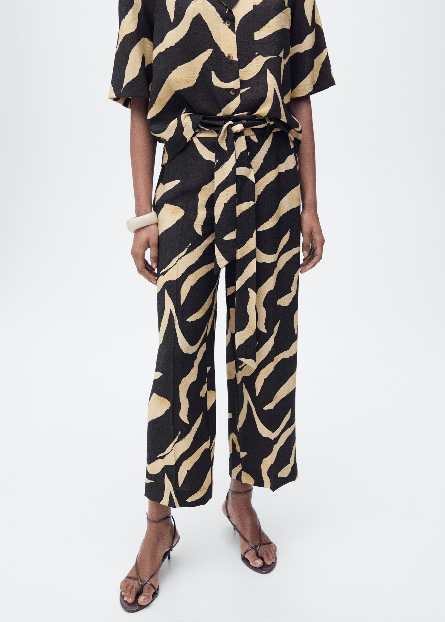 Printed straight-fit trousers with belt - Reverse of the article