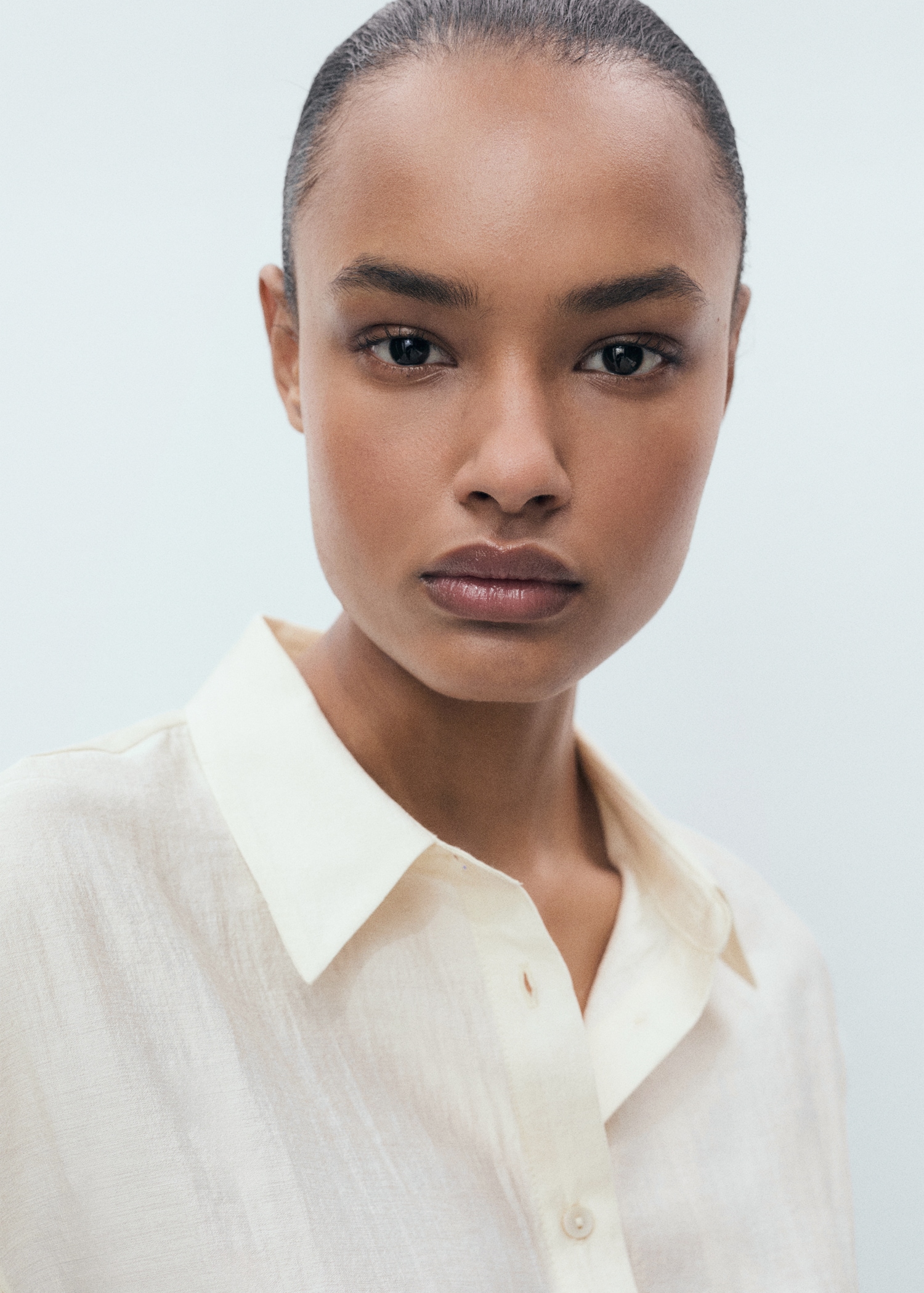 Short-sleeved pleated shirt - Details of the article 1