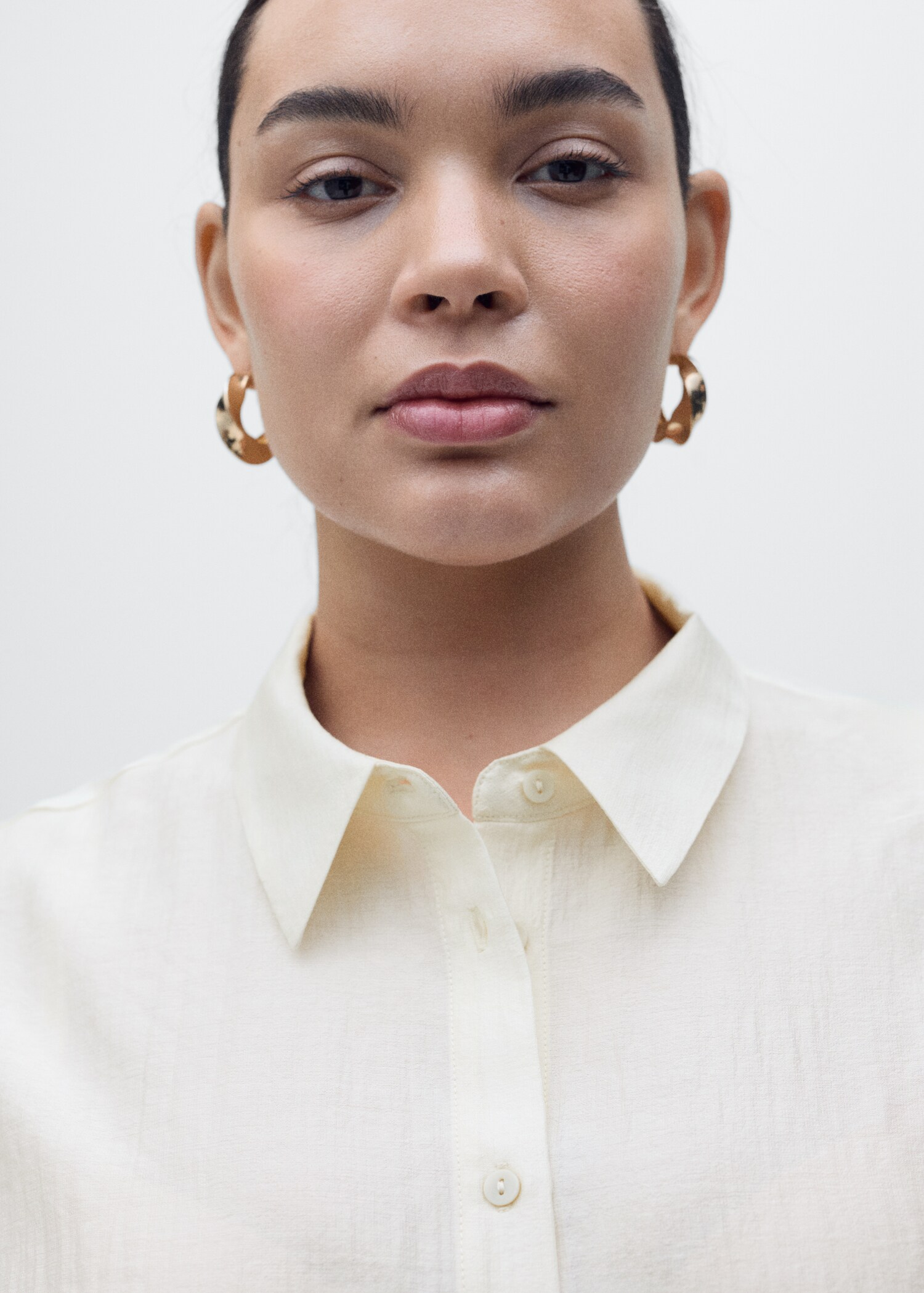Short-sleeved pleated shirt - Details of the article 4