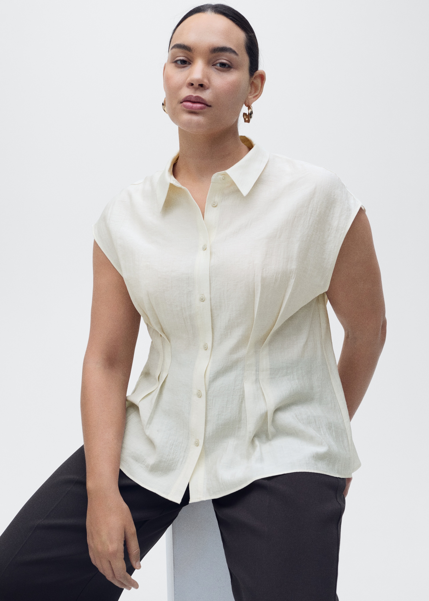 Short-sleeved pleated shirt - Details of the article 5
