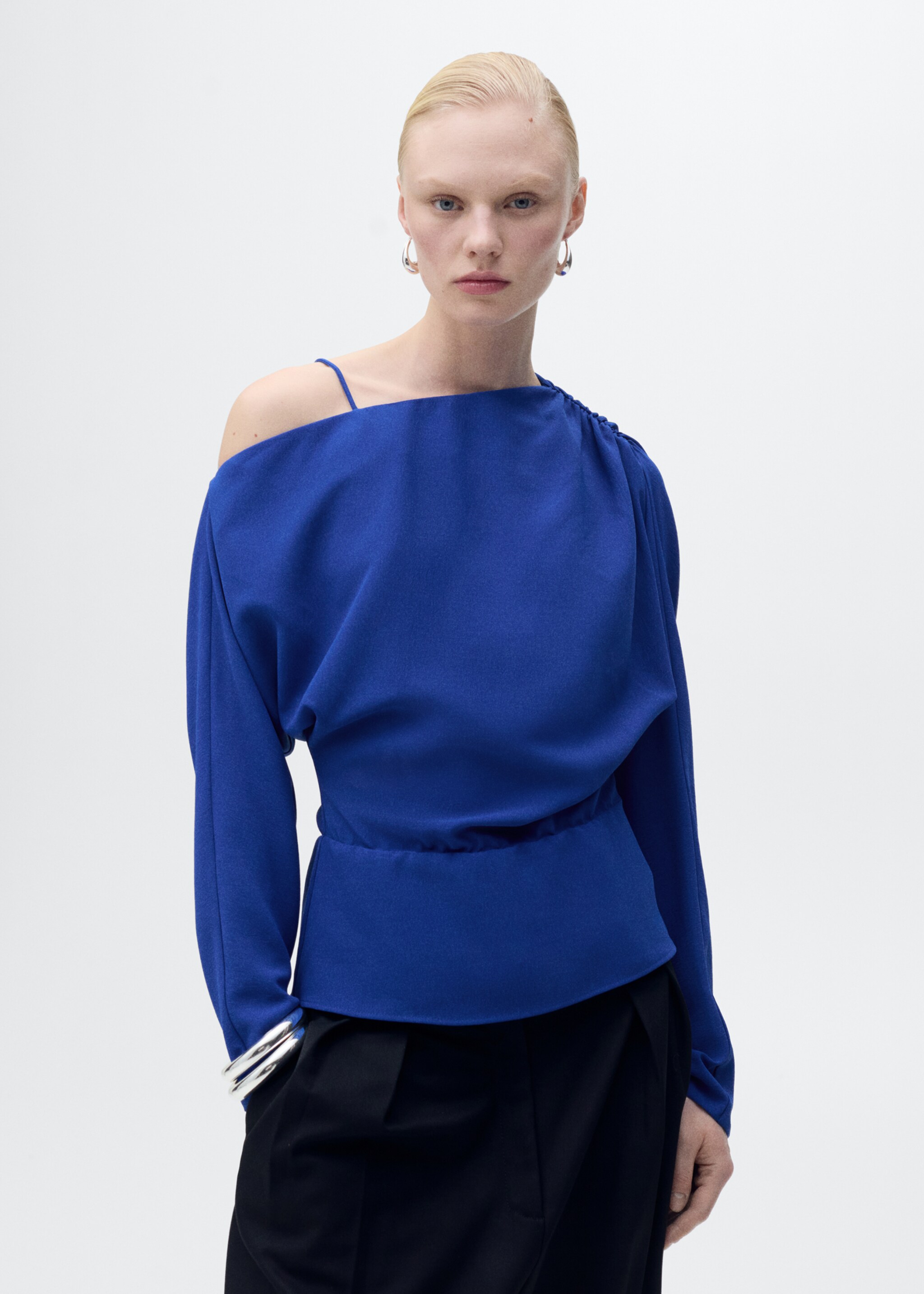 Asymmetrical gathered blouse - Plano médio