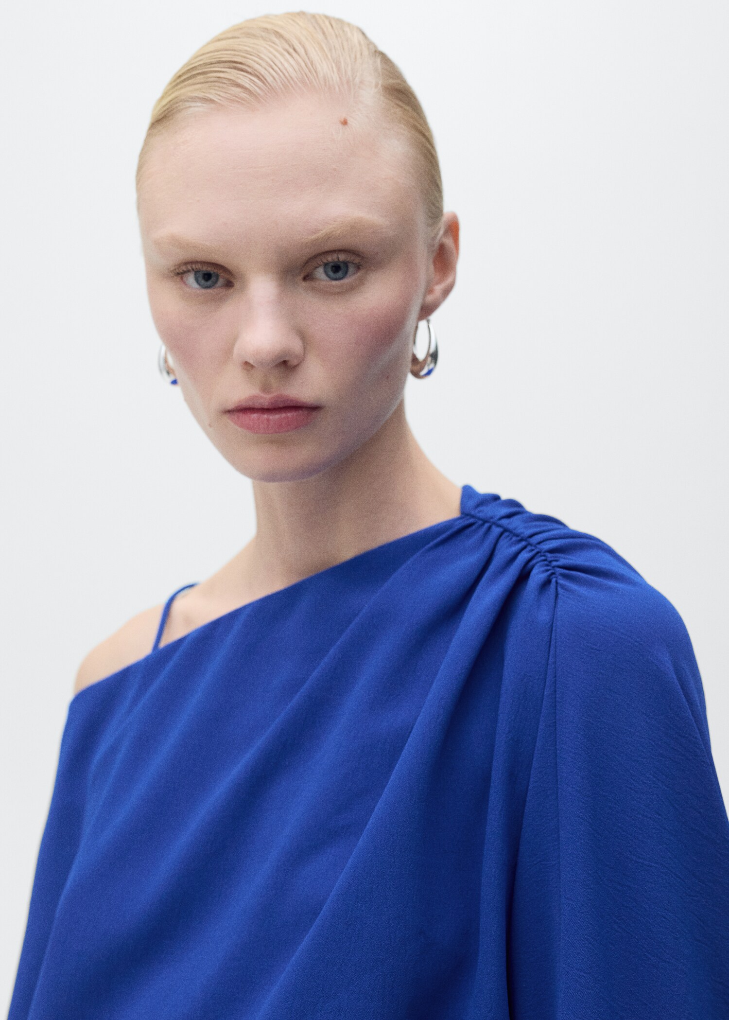 Asymmetrical gathered blouse - Details of the article 6
