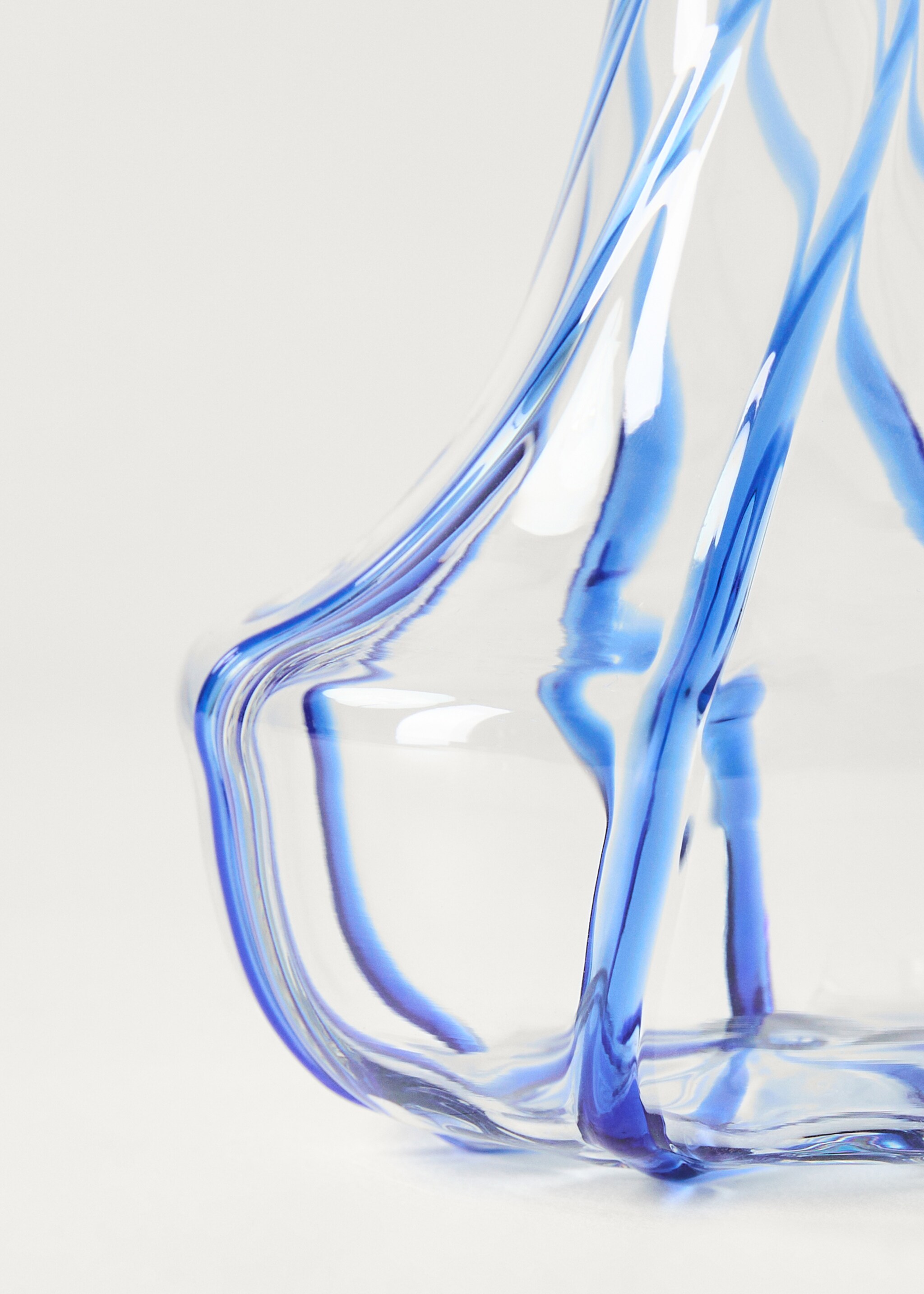 Borosilicate vase with coloured lines - Details of the article 2