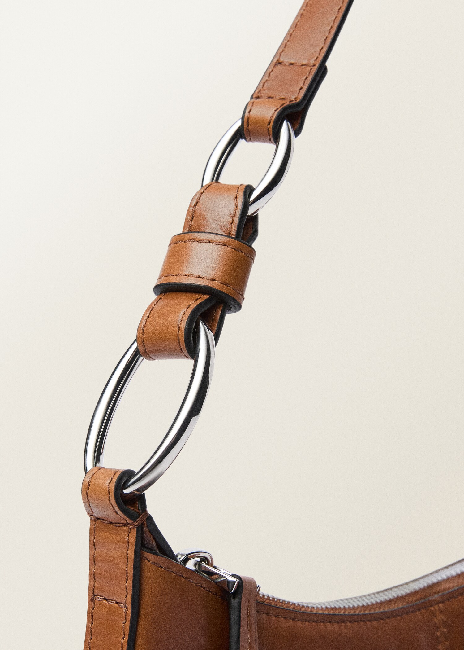 Leather shoulder bag with gathered pockets - Details of the article 1