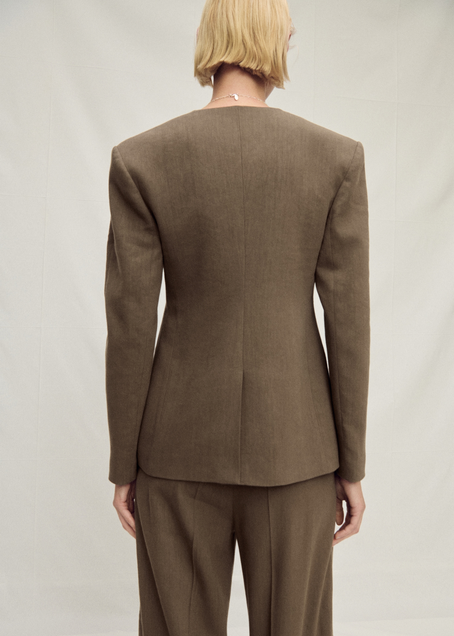Seamless linen suit jacket - Reverse of the article