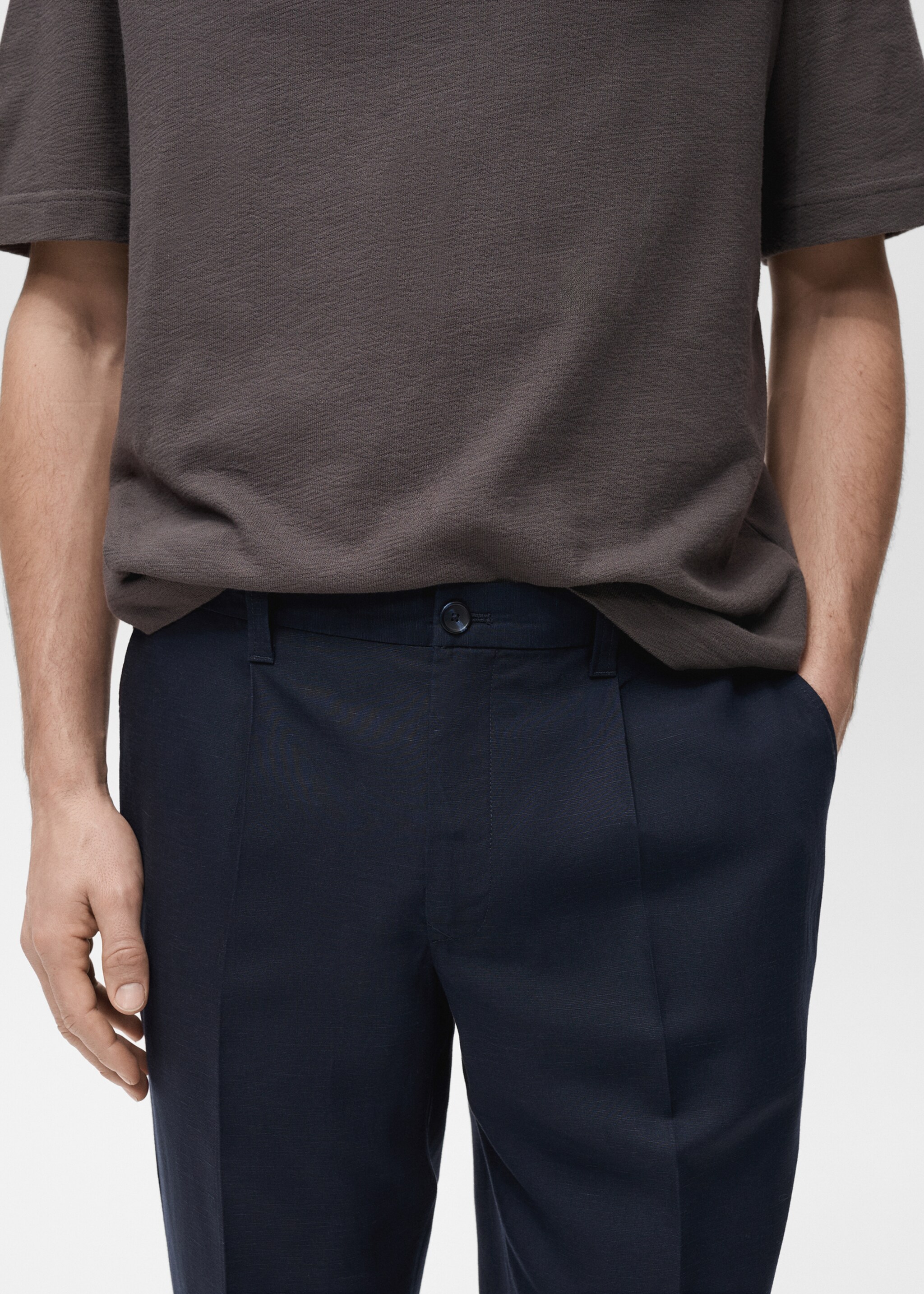 Slim fit linen trousers - Details of the article 1
