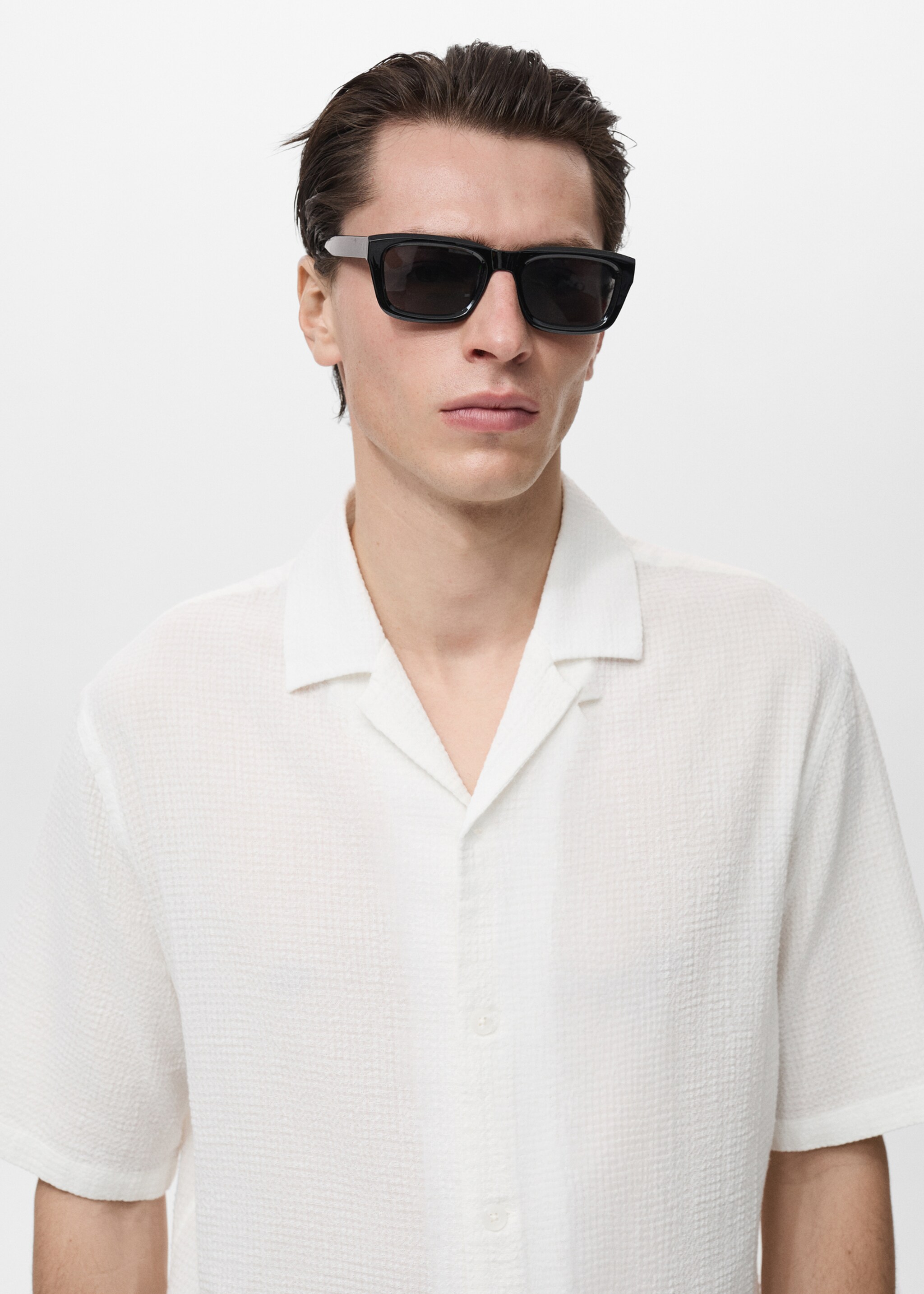 Seersucker shirt with bowling collar - Details of the article 1
