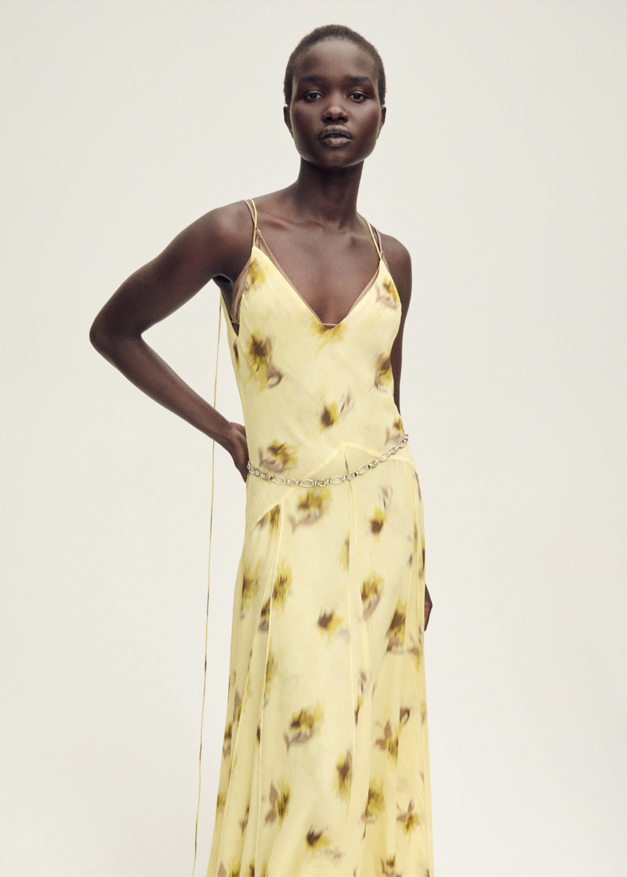 Vestido largo estampado floral - Plano medio