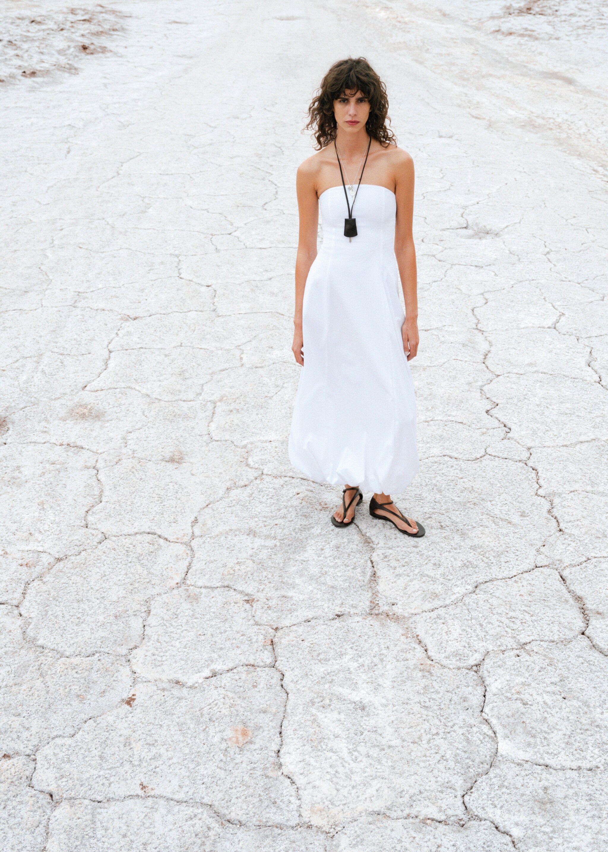 Strapless dress with puffed hem - Details of the article 5