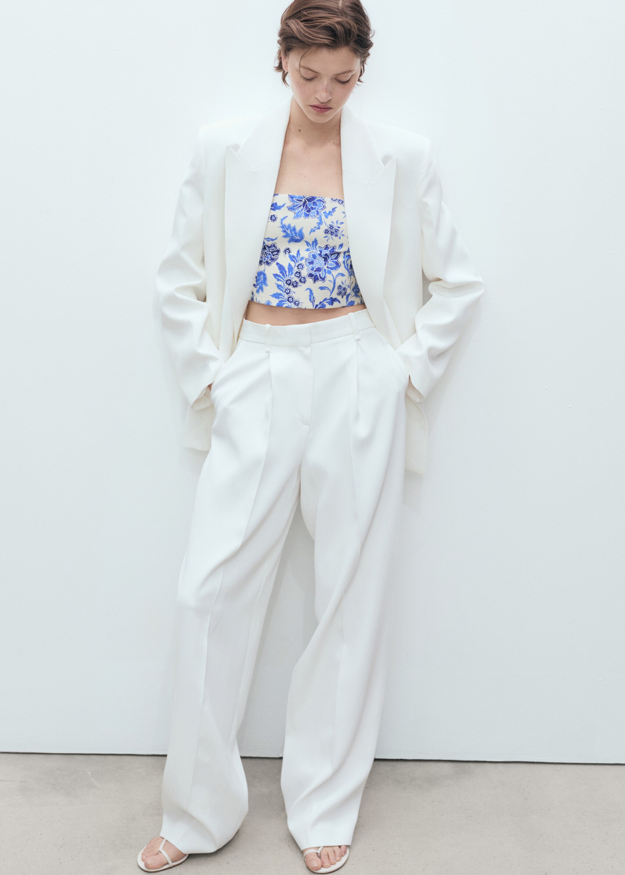 Floral crop top with low neckline - Details of the article 6, Off White. Ref: 87028647-00.