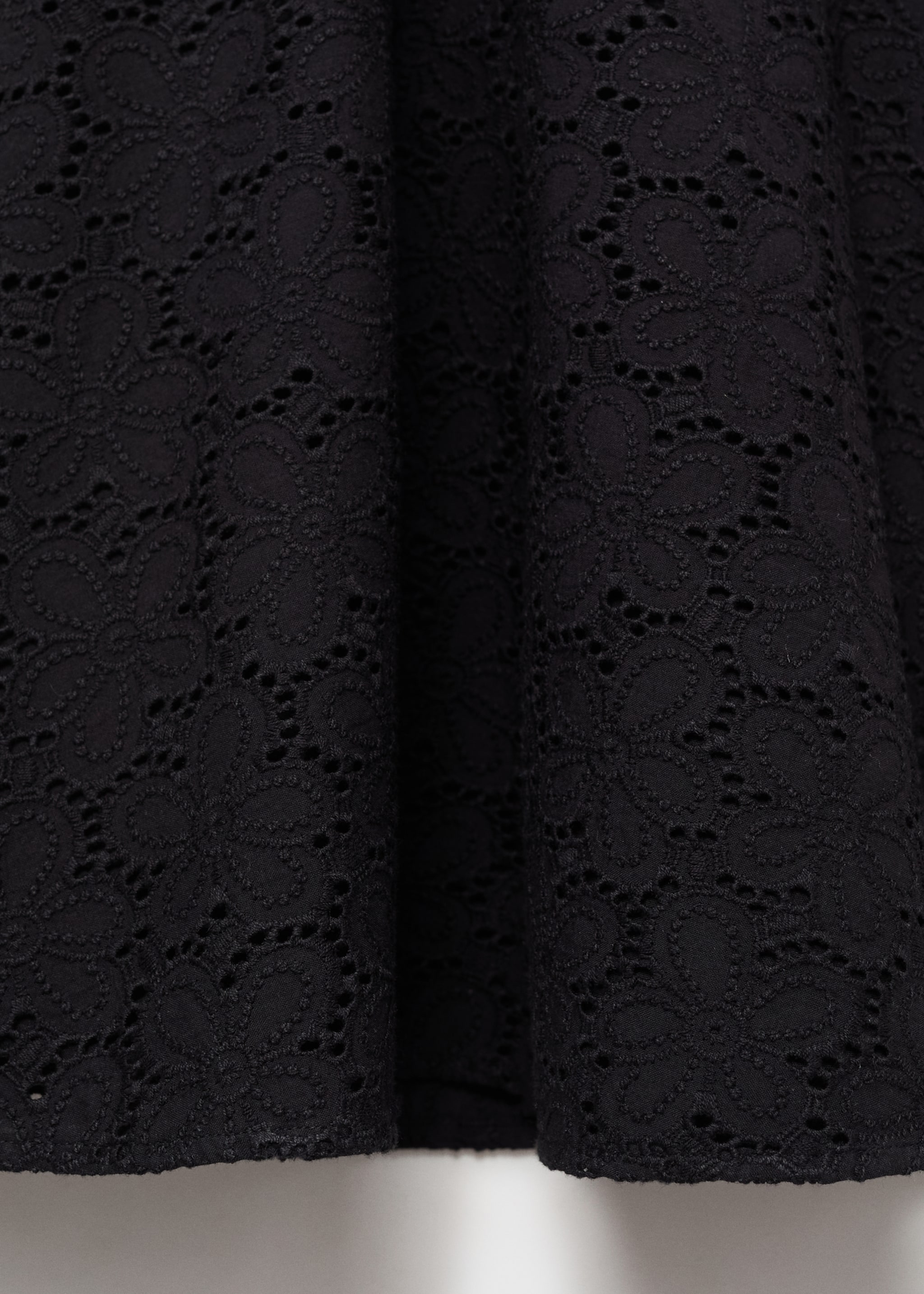 V-neck embroidered top - Details of the article 0