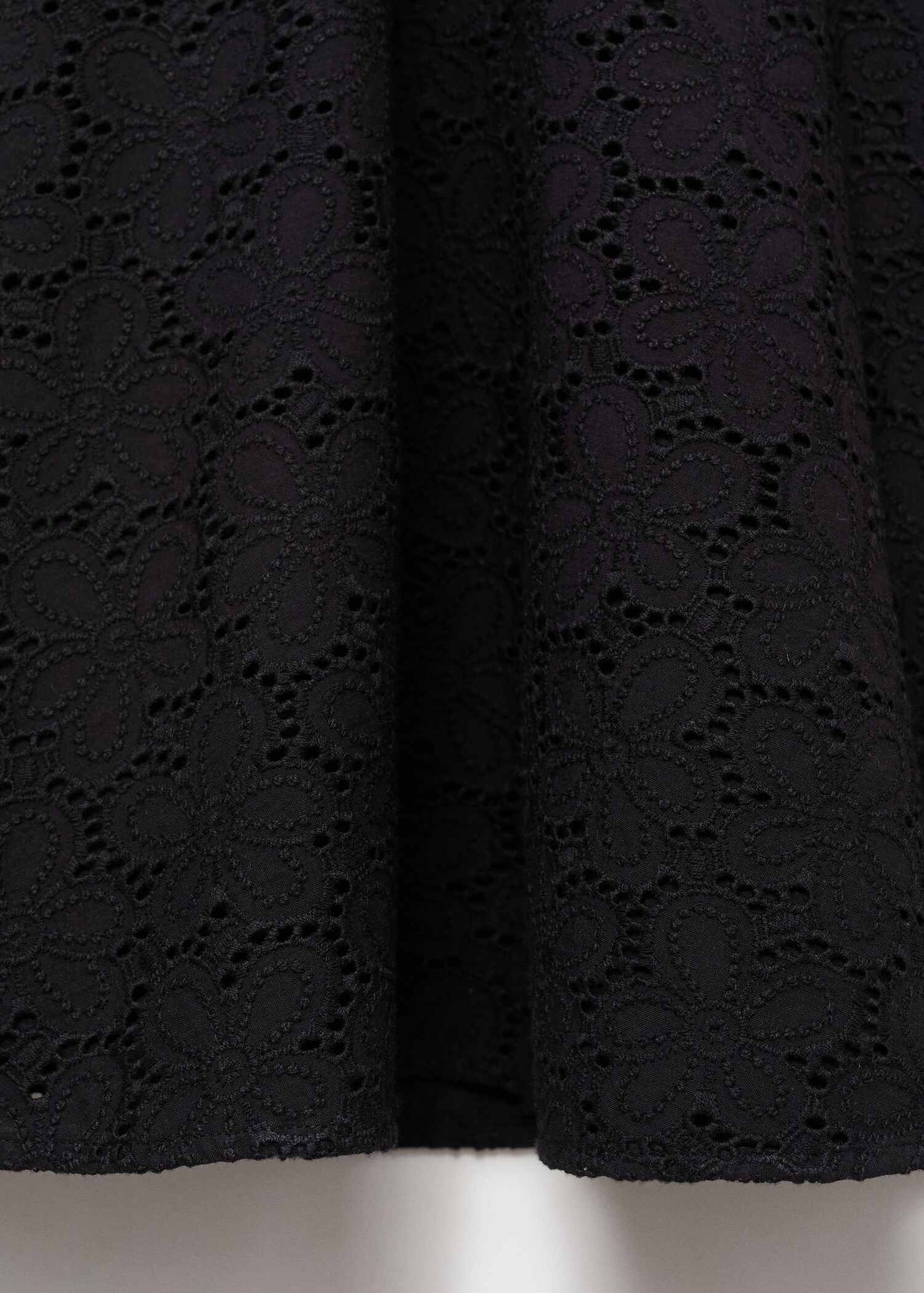 V-neck embroidered top - Details of the article 0
