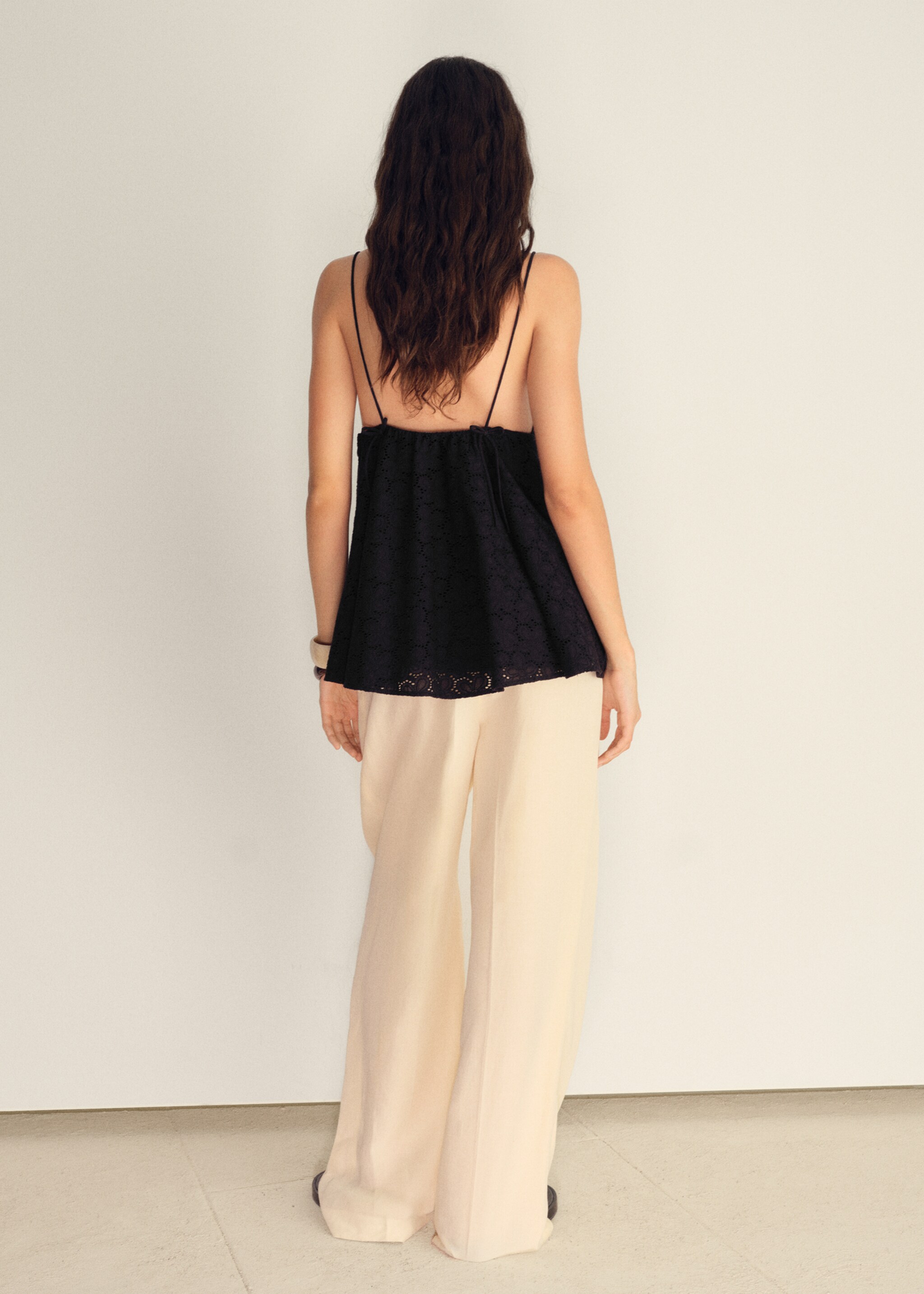 V-neck embroidered top - Reverse of the article
