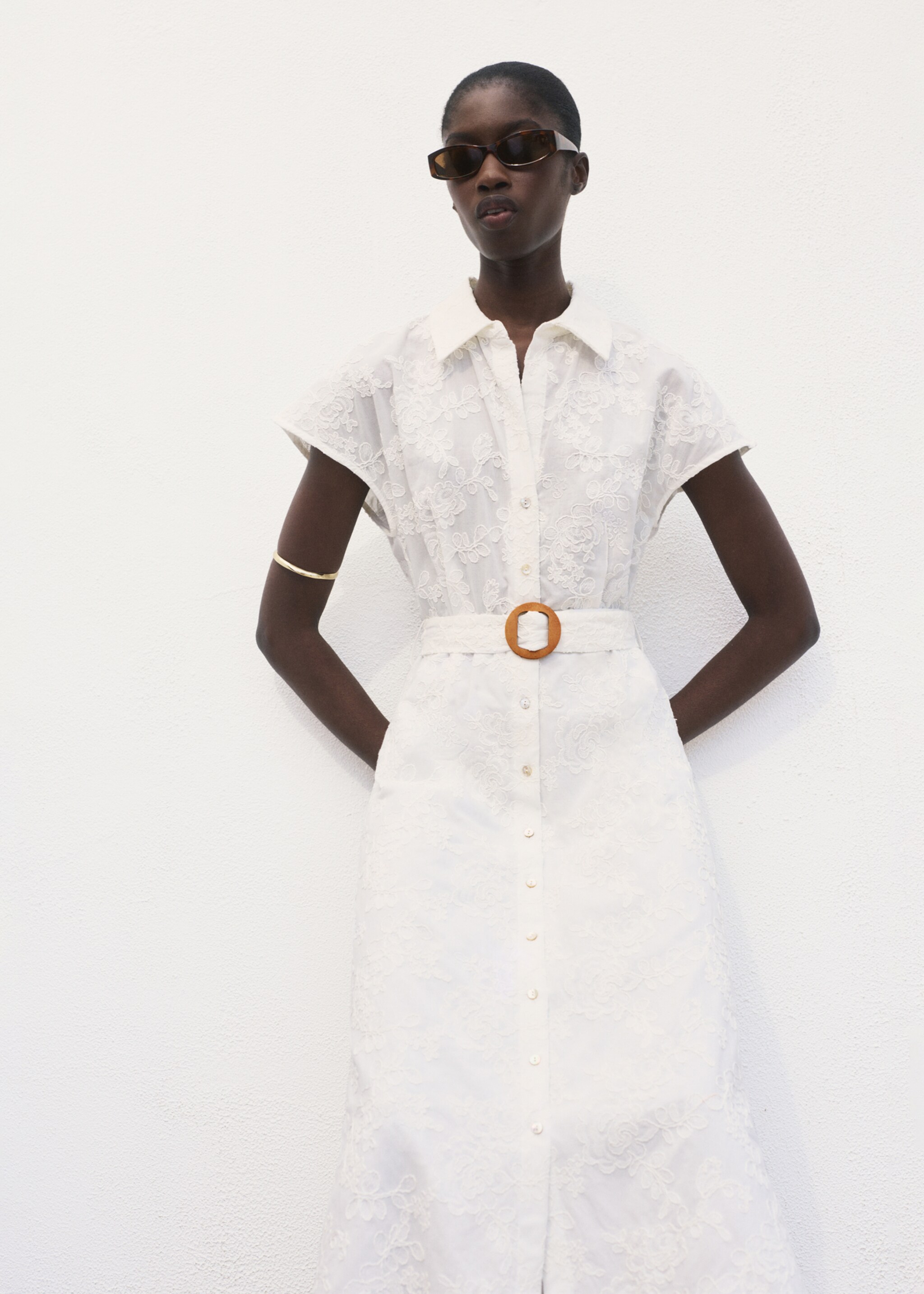 Robe-chemise brodée avec ceinture - Détail de l'article 2