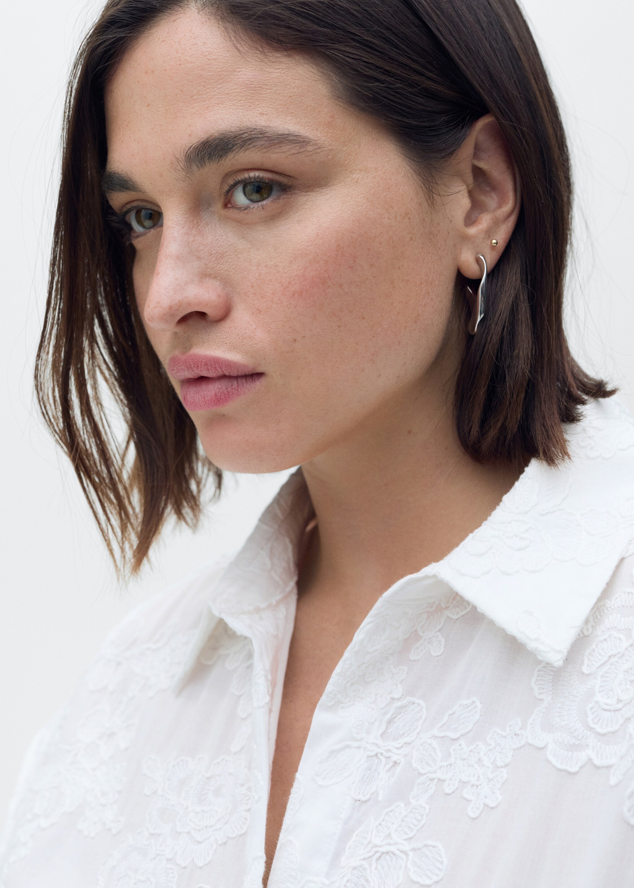 Robe-chemise brodée avec ceinture - Détail de l'article 4