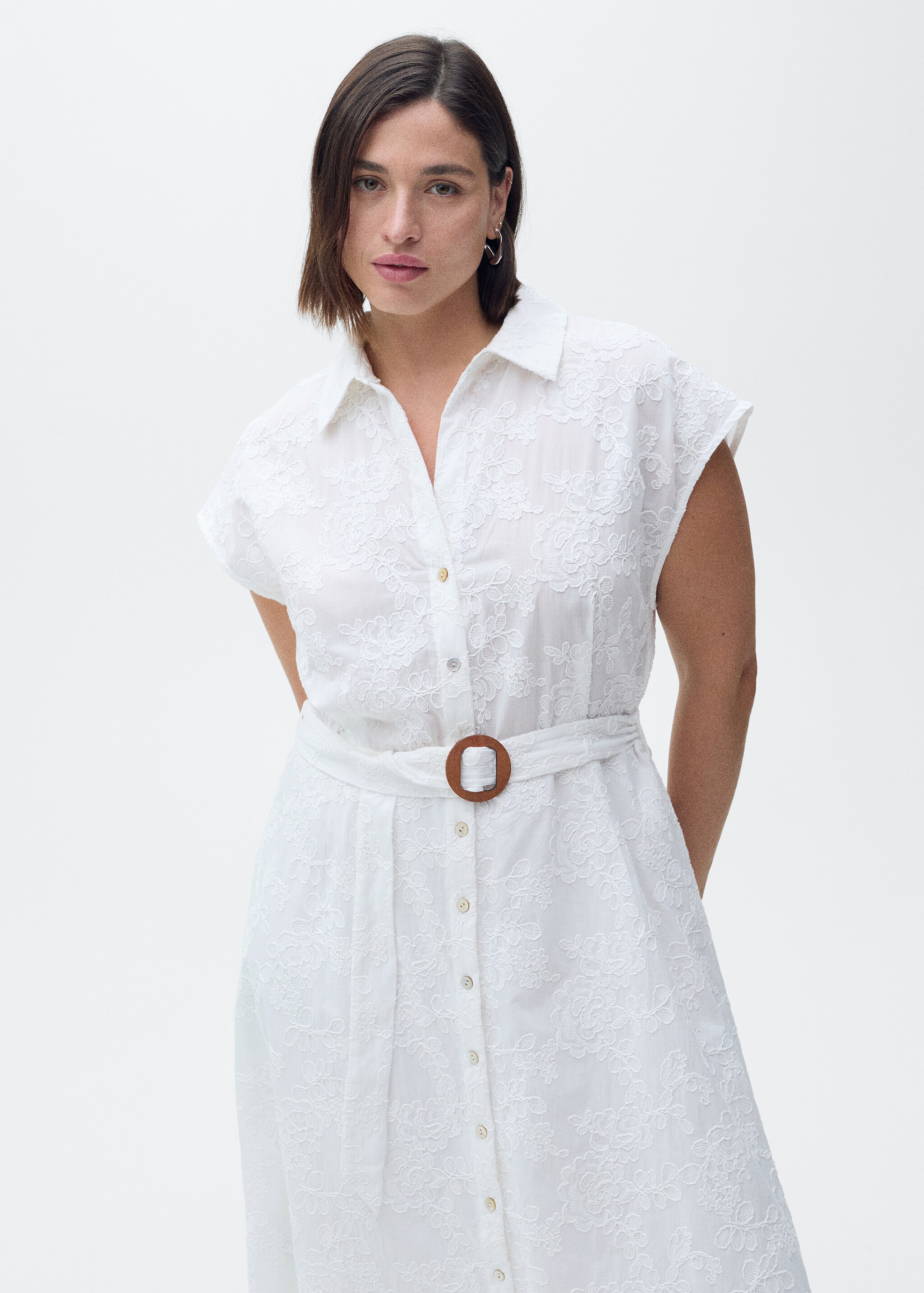 Robe-chemise brodée avec ceinture - Détail de l'article 5