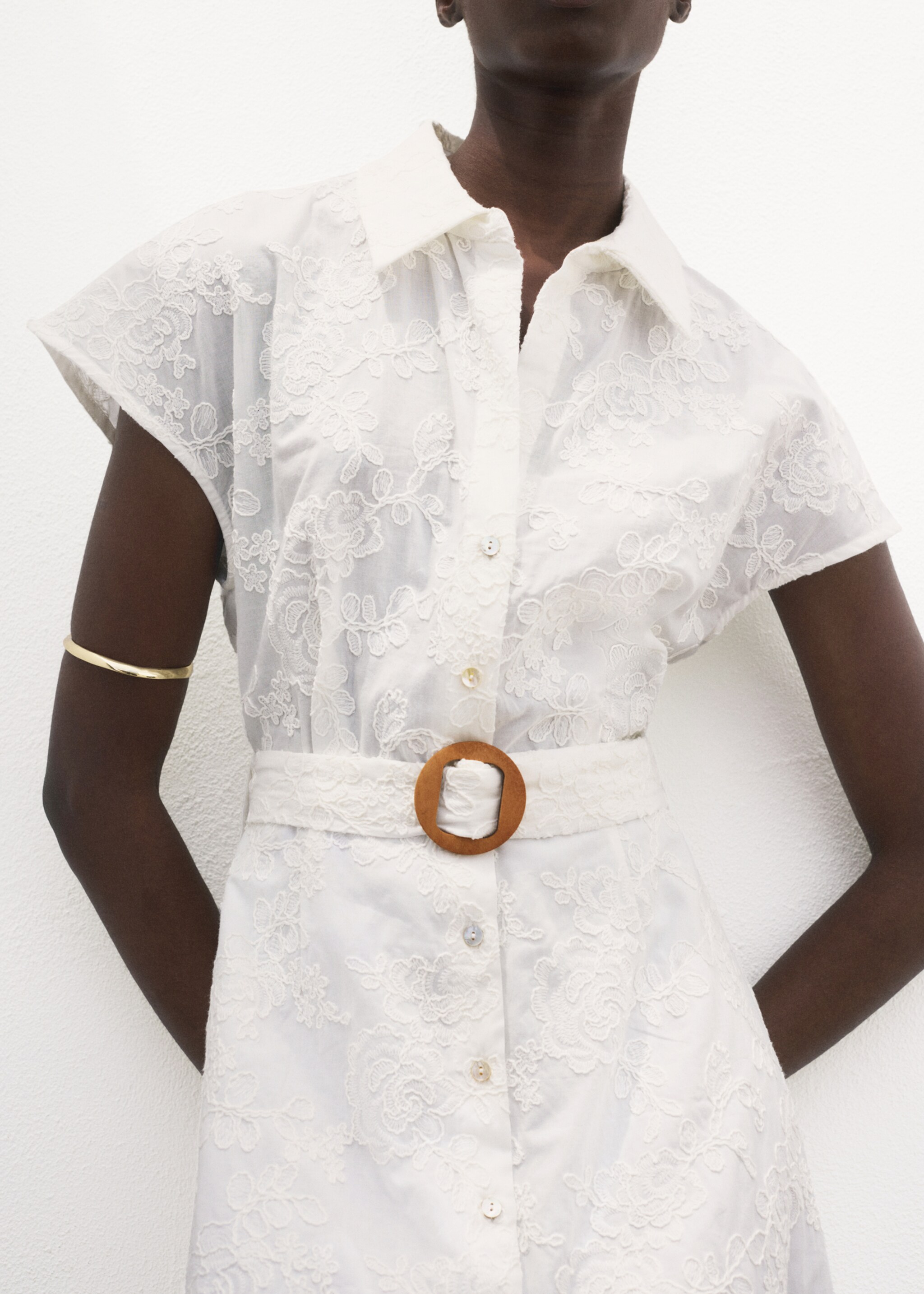 Robe-chemise brodée avec ceinture - Détail de l'article 6