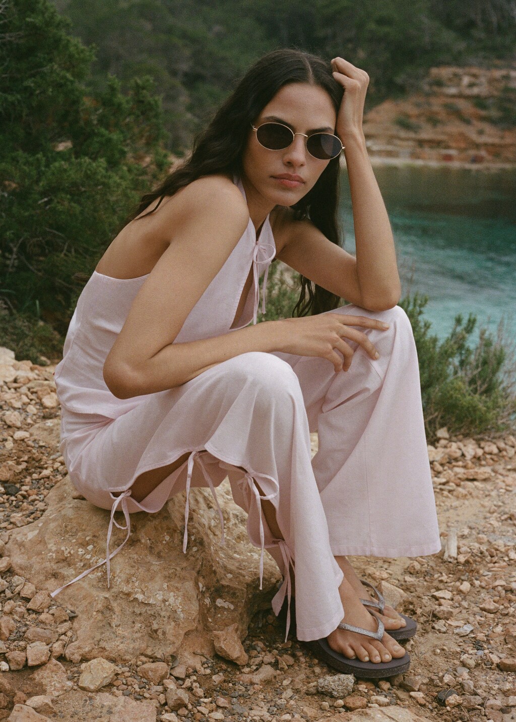 Straight pants with slits and bows