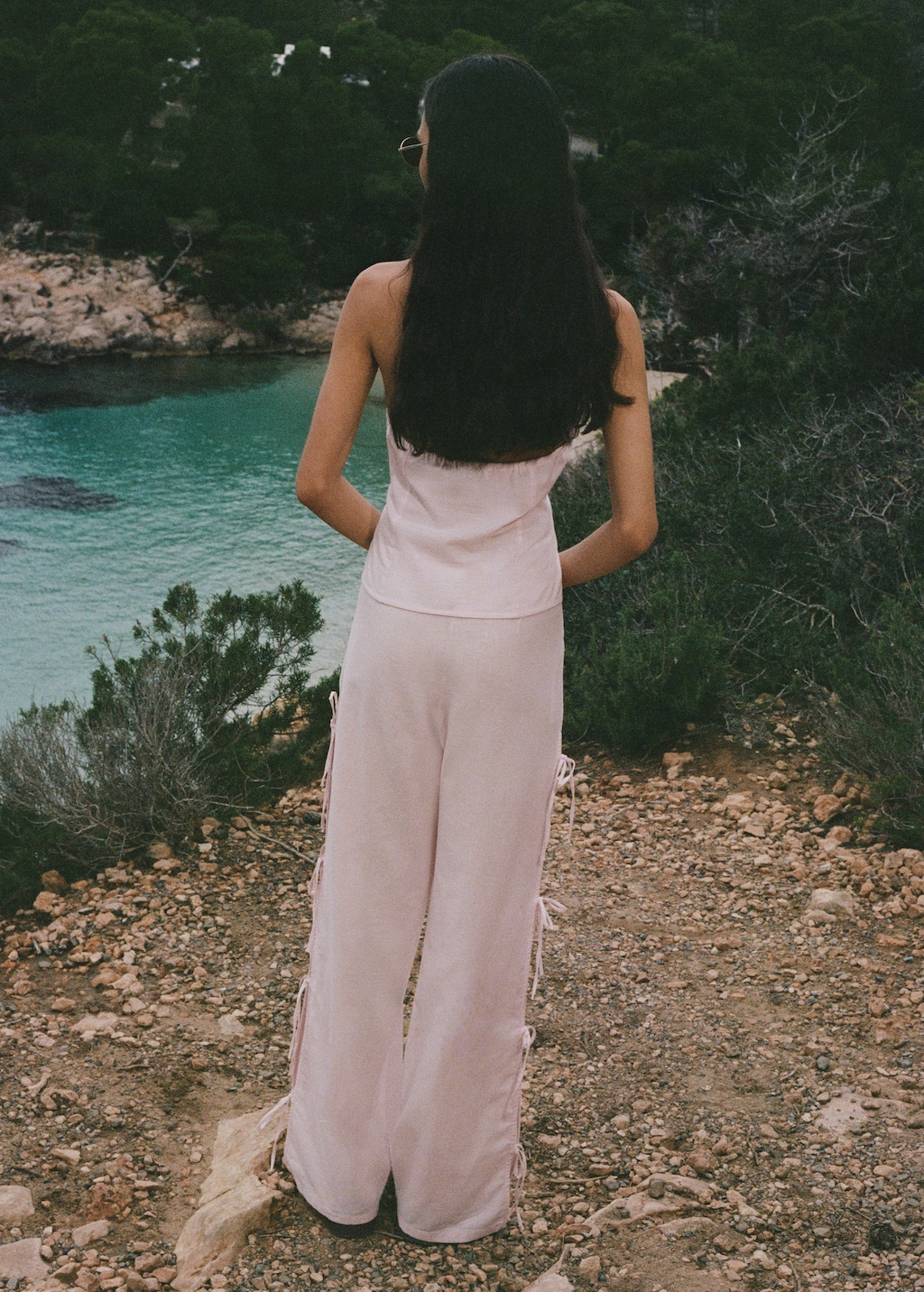 Straight pants with slits and bows