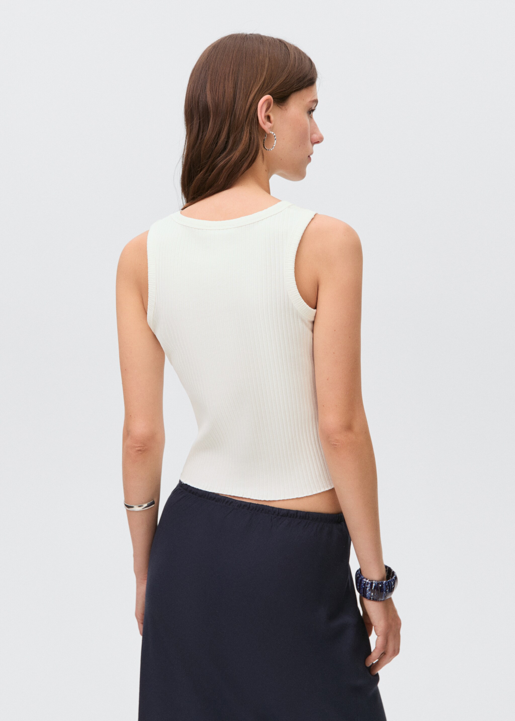 Sun embroidered top - Reverse of the article