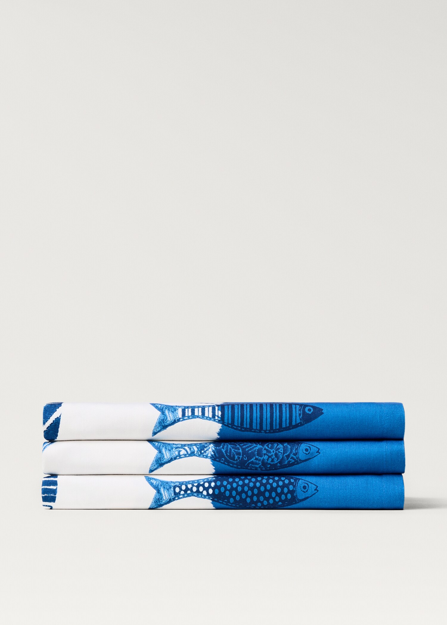 Cotton tablecloth with fish print for 2 to 4 diners - Article without model