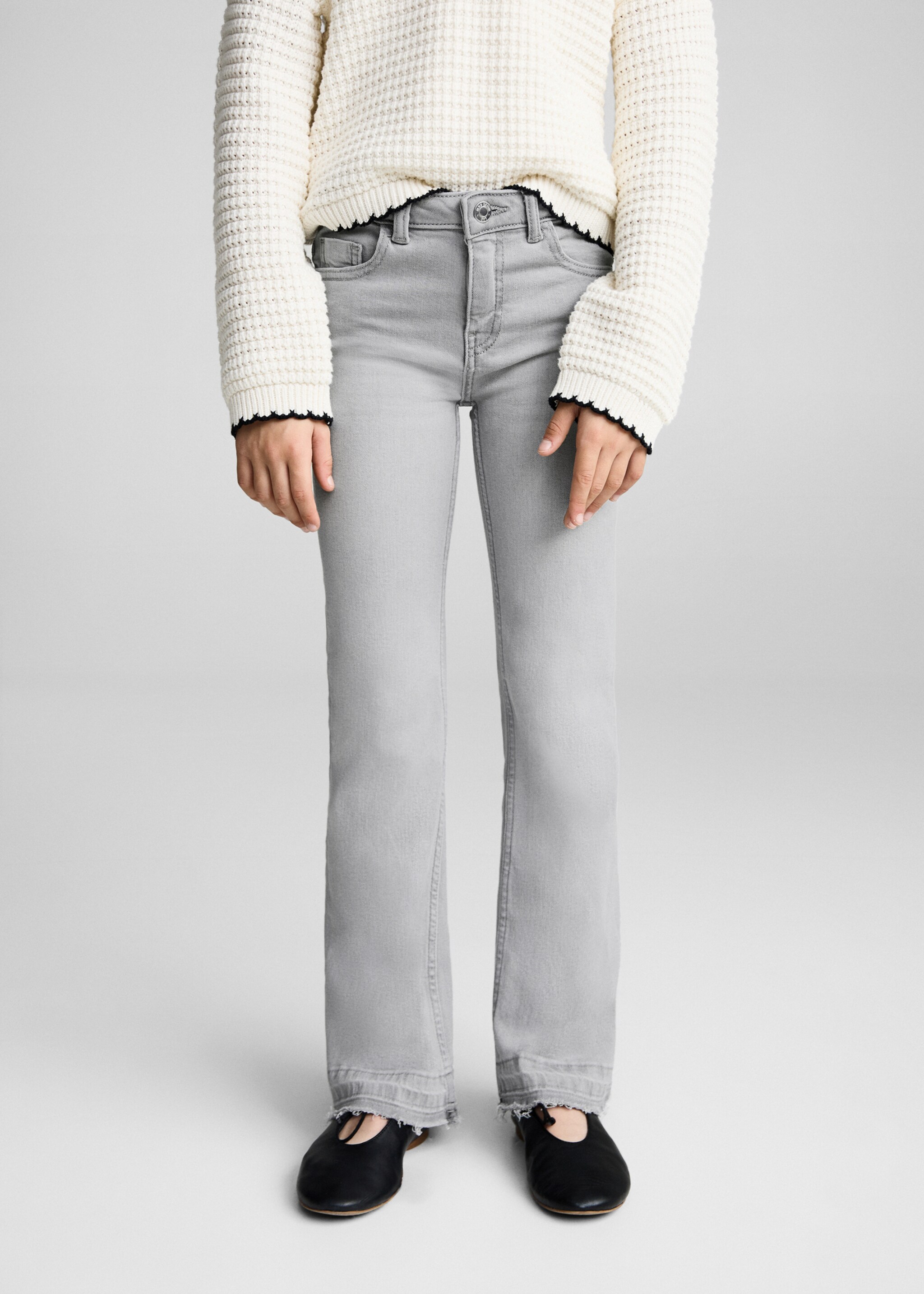 Jean flare ourlet effiloché - Plan moyen