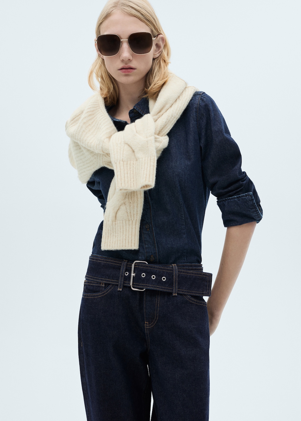 Low-rise straight jeans with belt