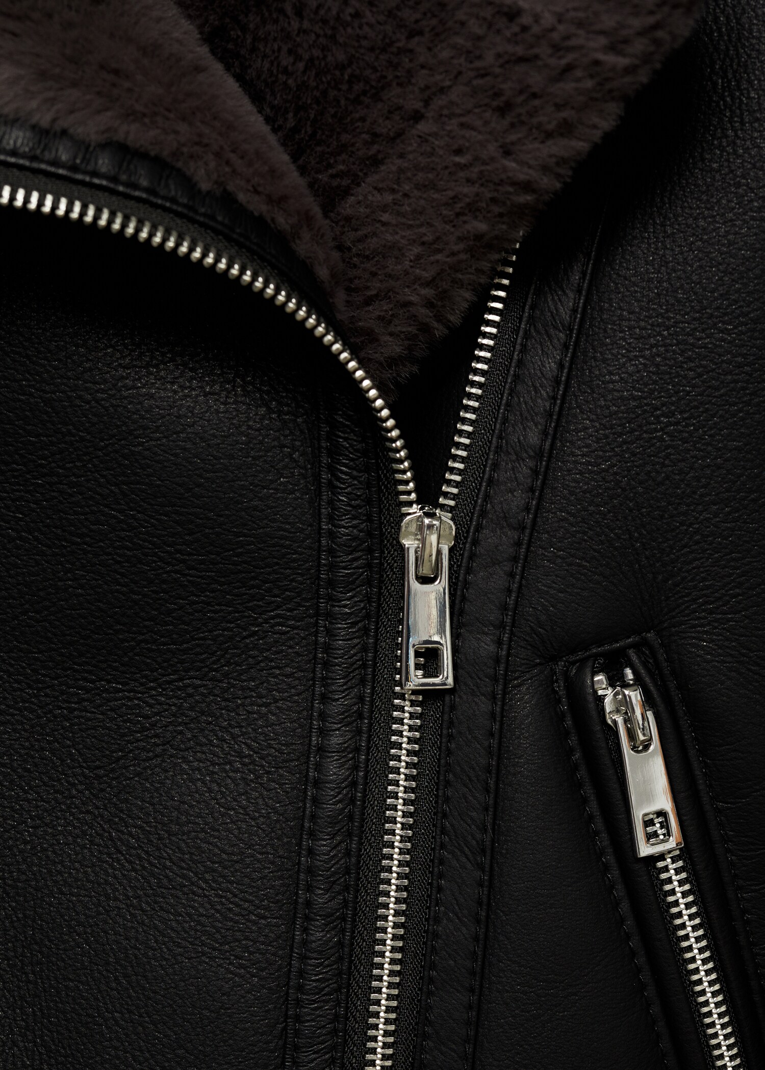 Jacket with shearling-effect lining - Details of the article 0