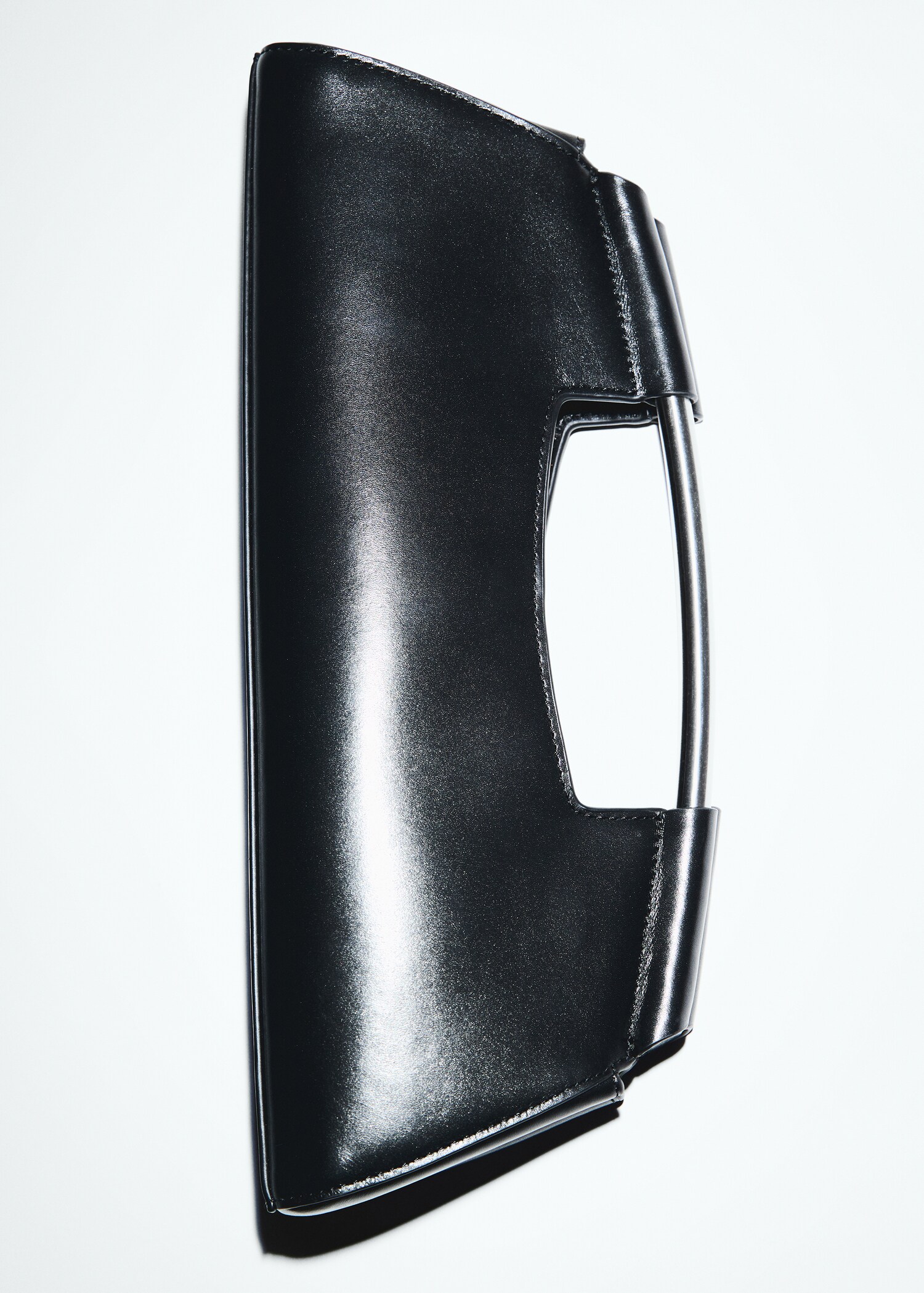 Leather bag with metal handle - Details of the article 5
