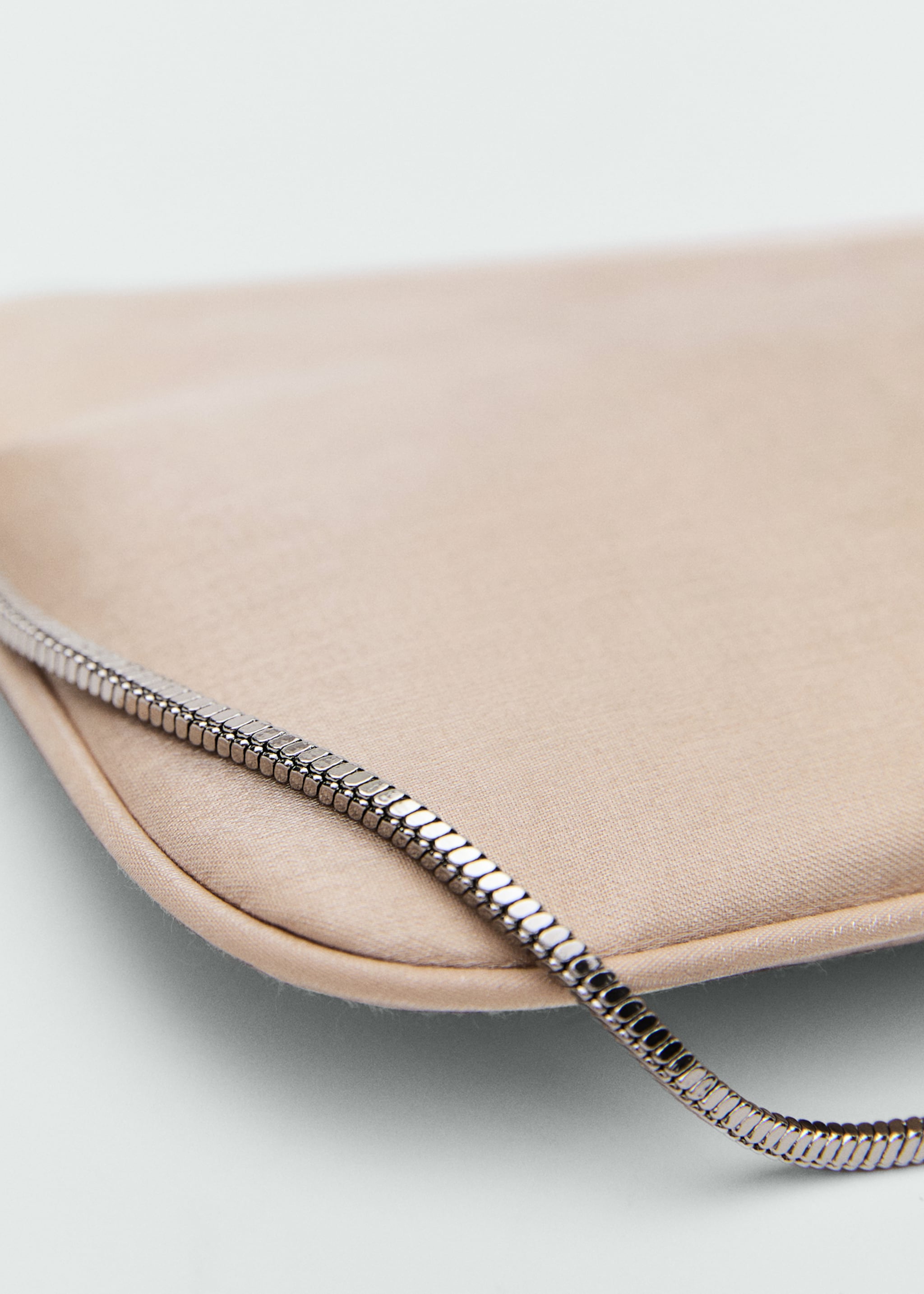 Shiny finish chain bag - Details of the article 1