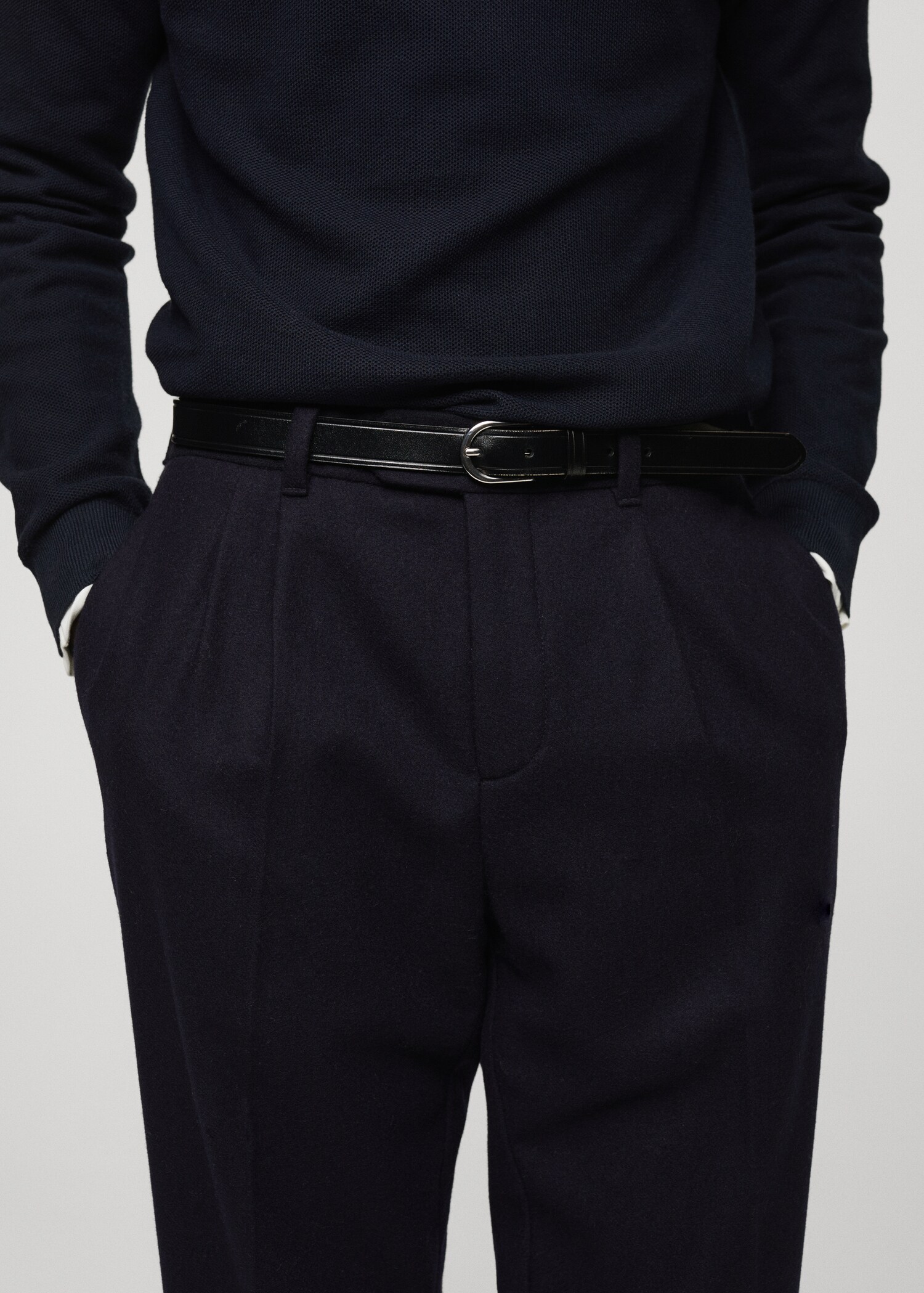 Wool flannel trousers with pleats - Details of the article 1