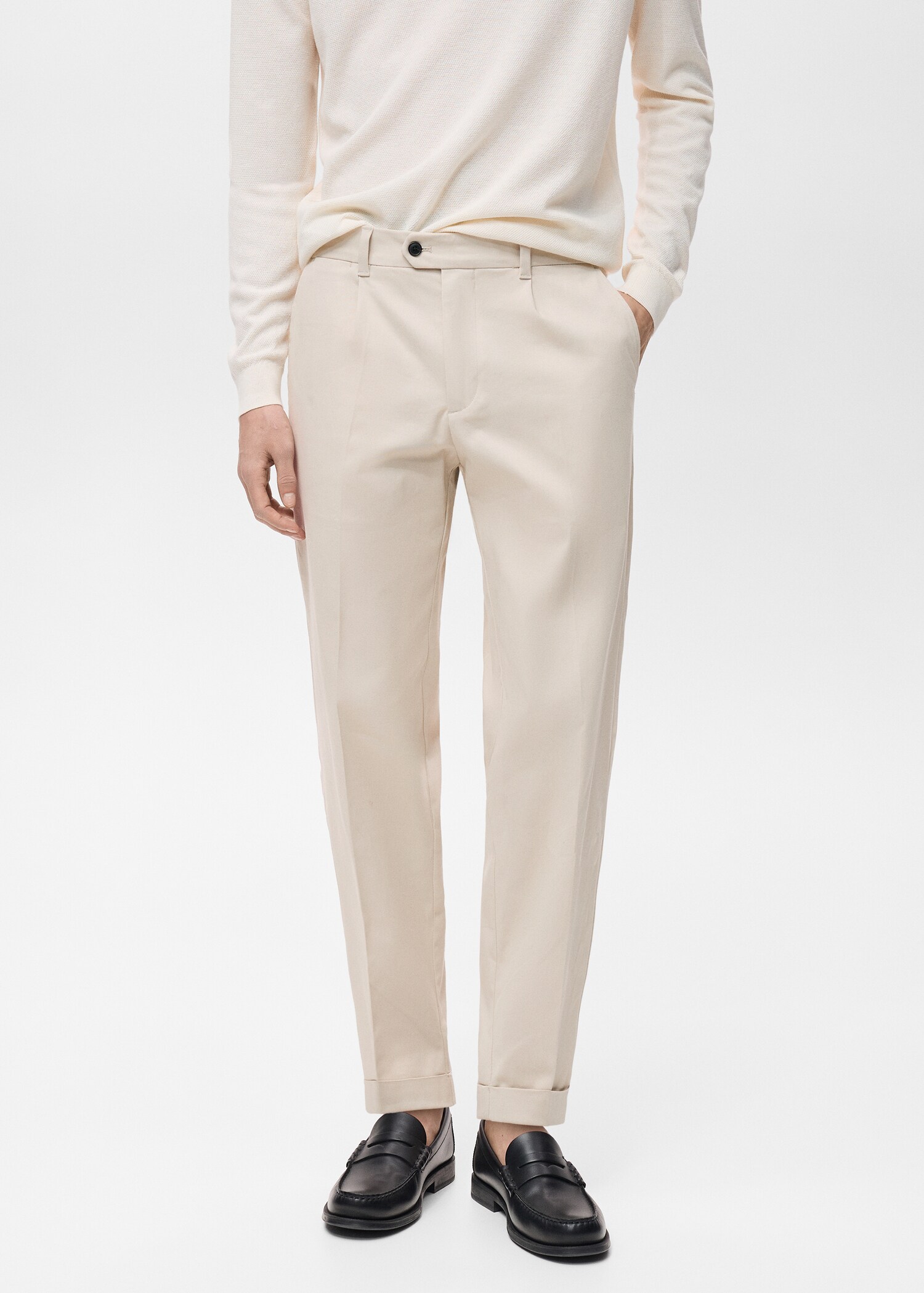 Pleated pants under cuff - Medium plane