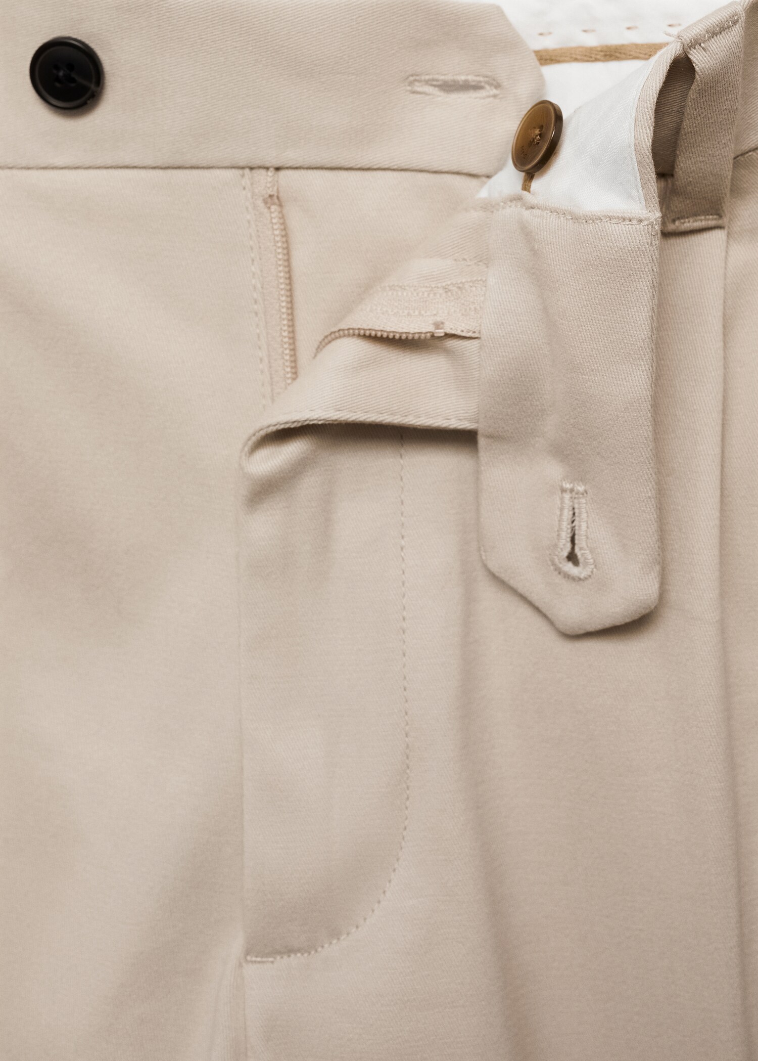 Pleated pants under cuff - Details of the article 0