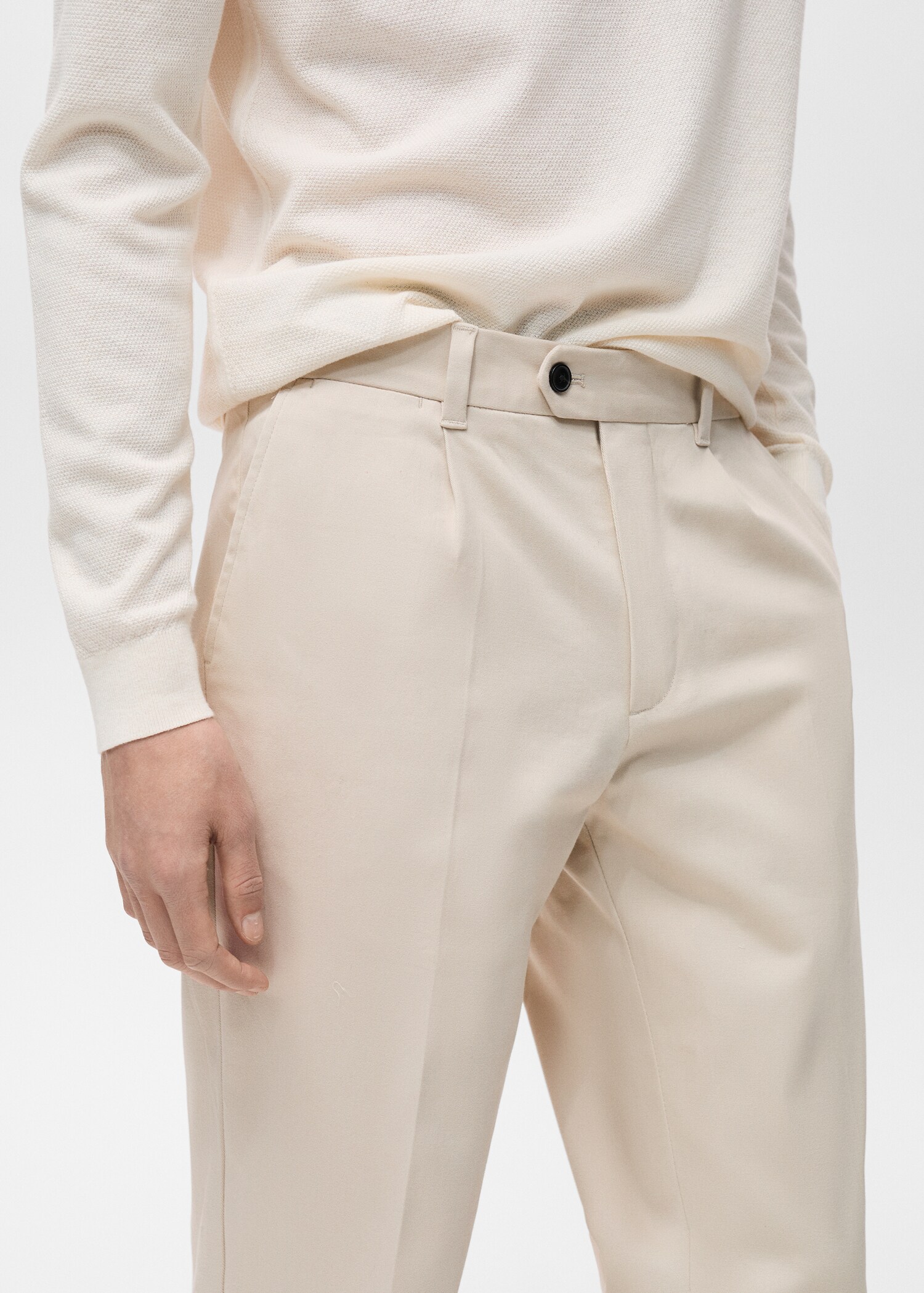 Pleated pants under cuff - Details of the article 1