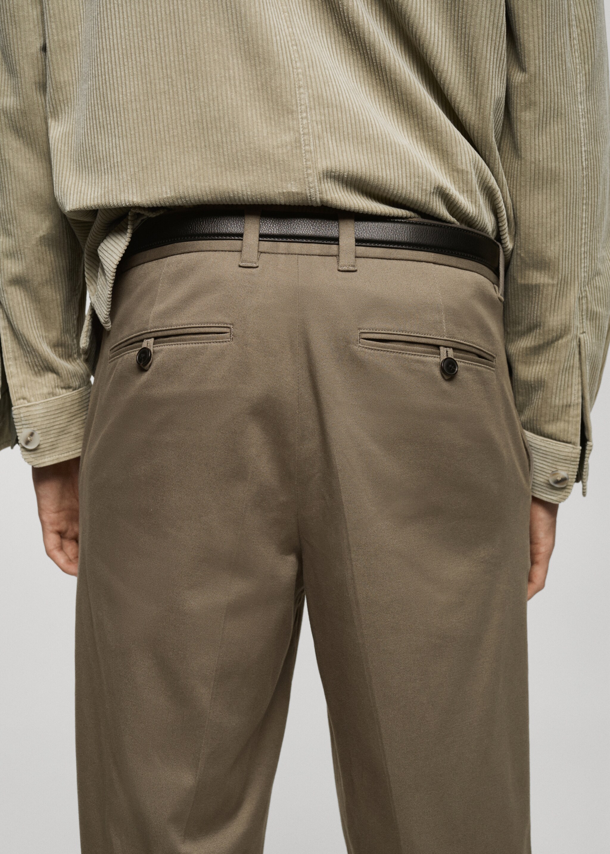 Pleated trousers under cuff - Details of the article 6