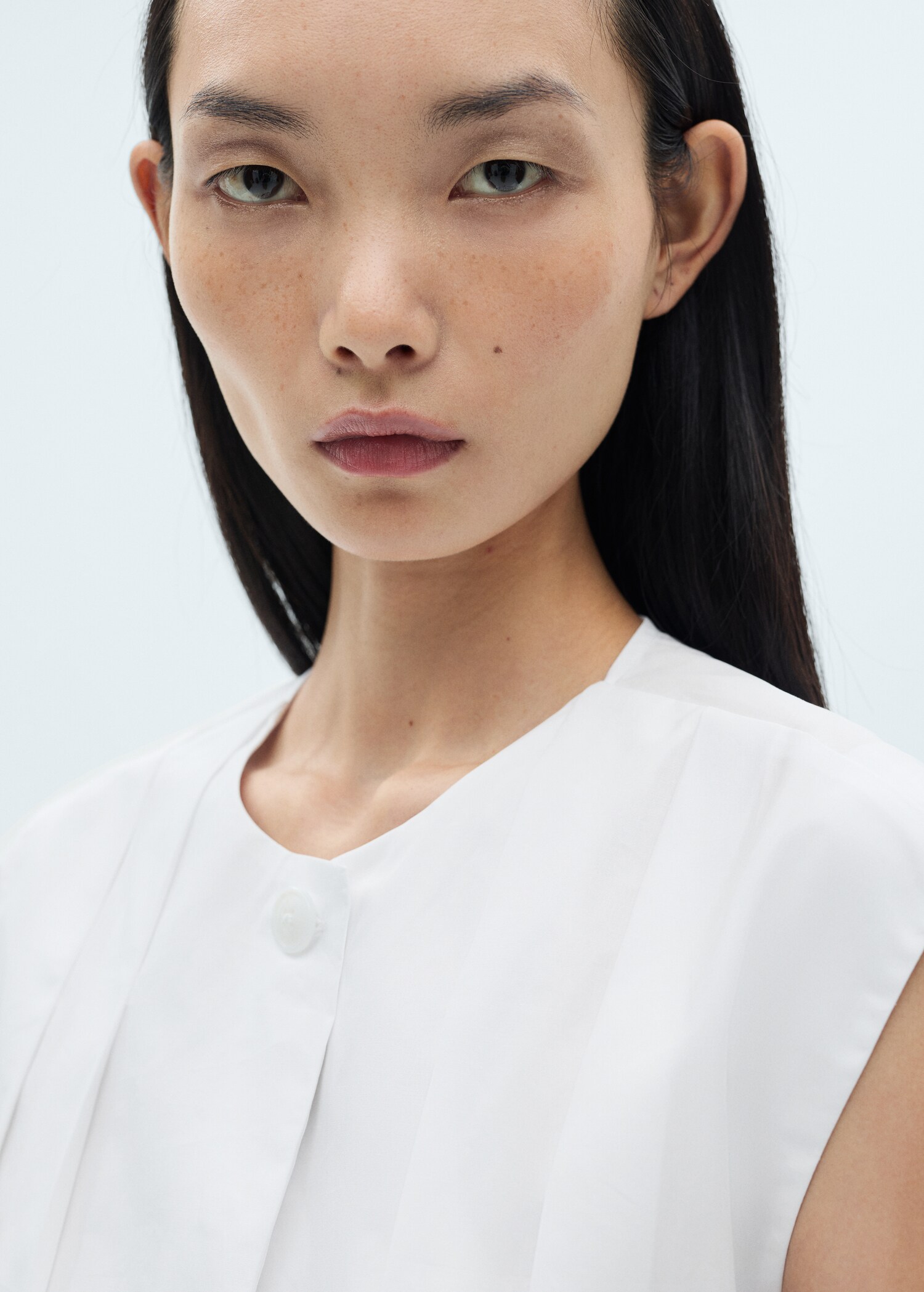 Pleated blouse with belt - Details of the article 1
