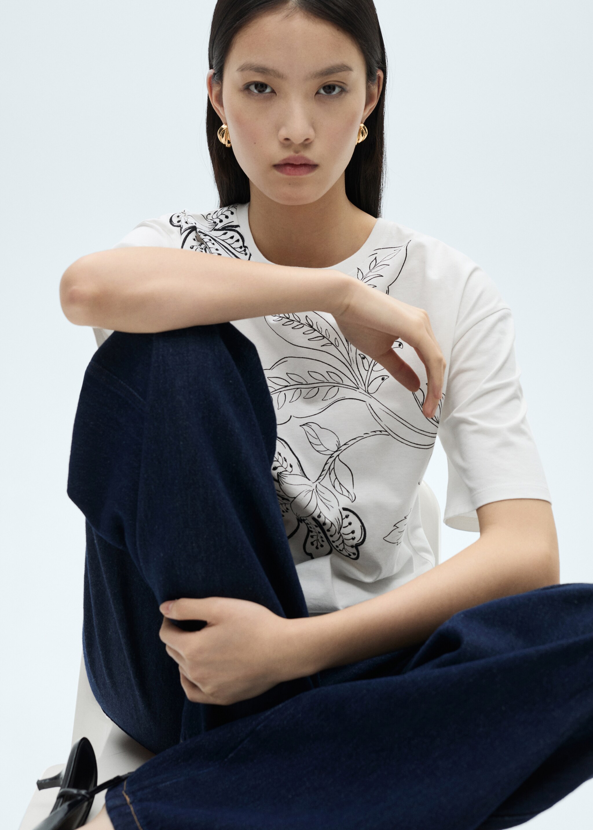 Camiseta algodón estampado flor - Plano medio
