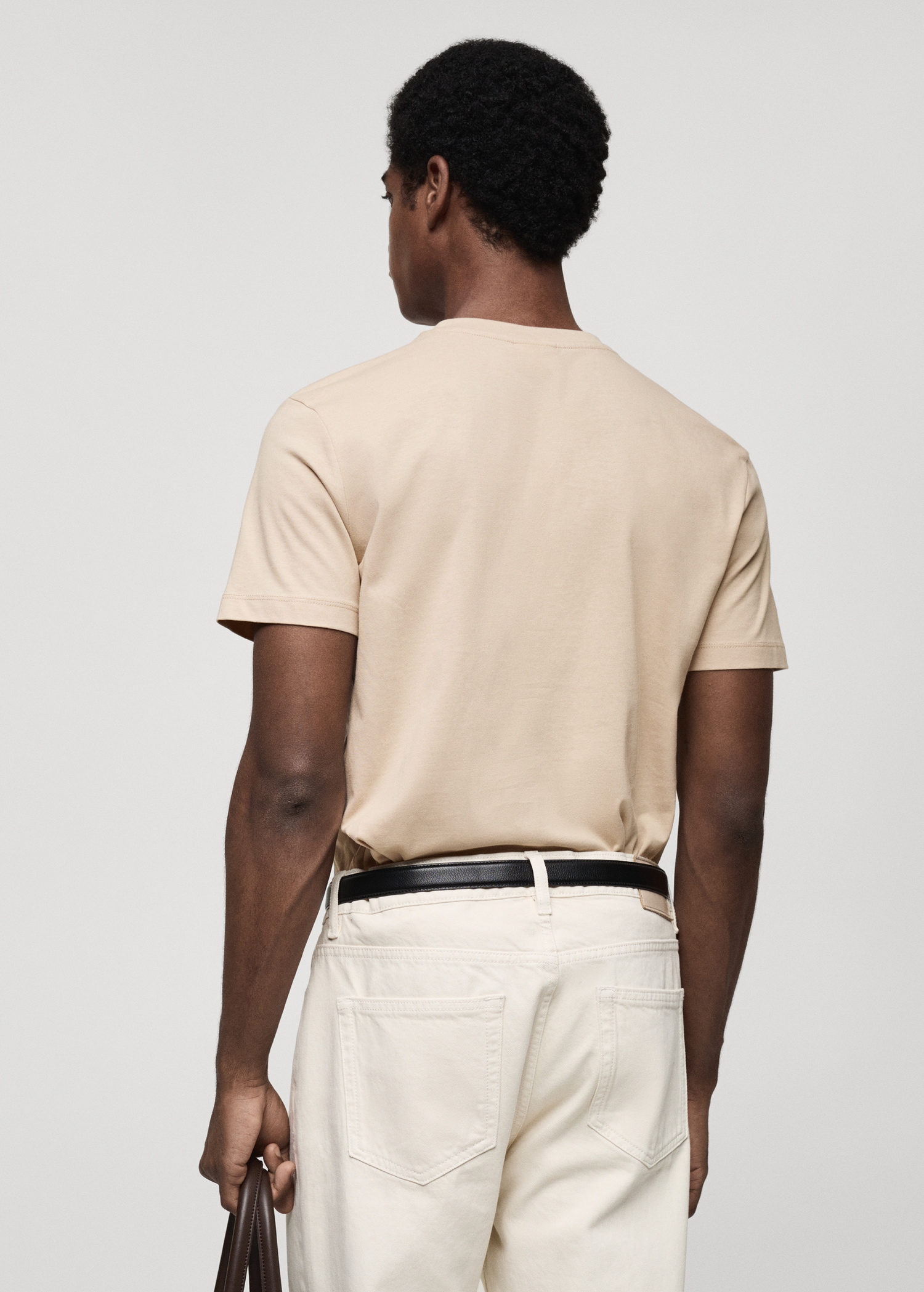 Camiseta cuello pico slim fit 100% algodón - Reverso del artículo