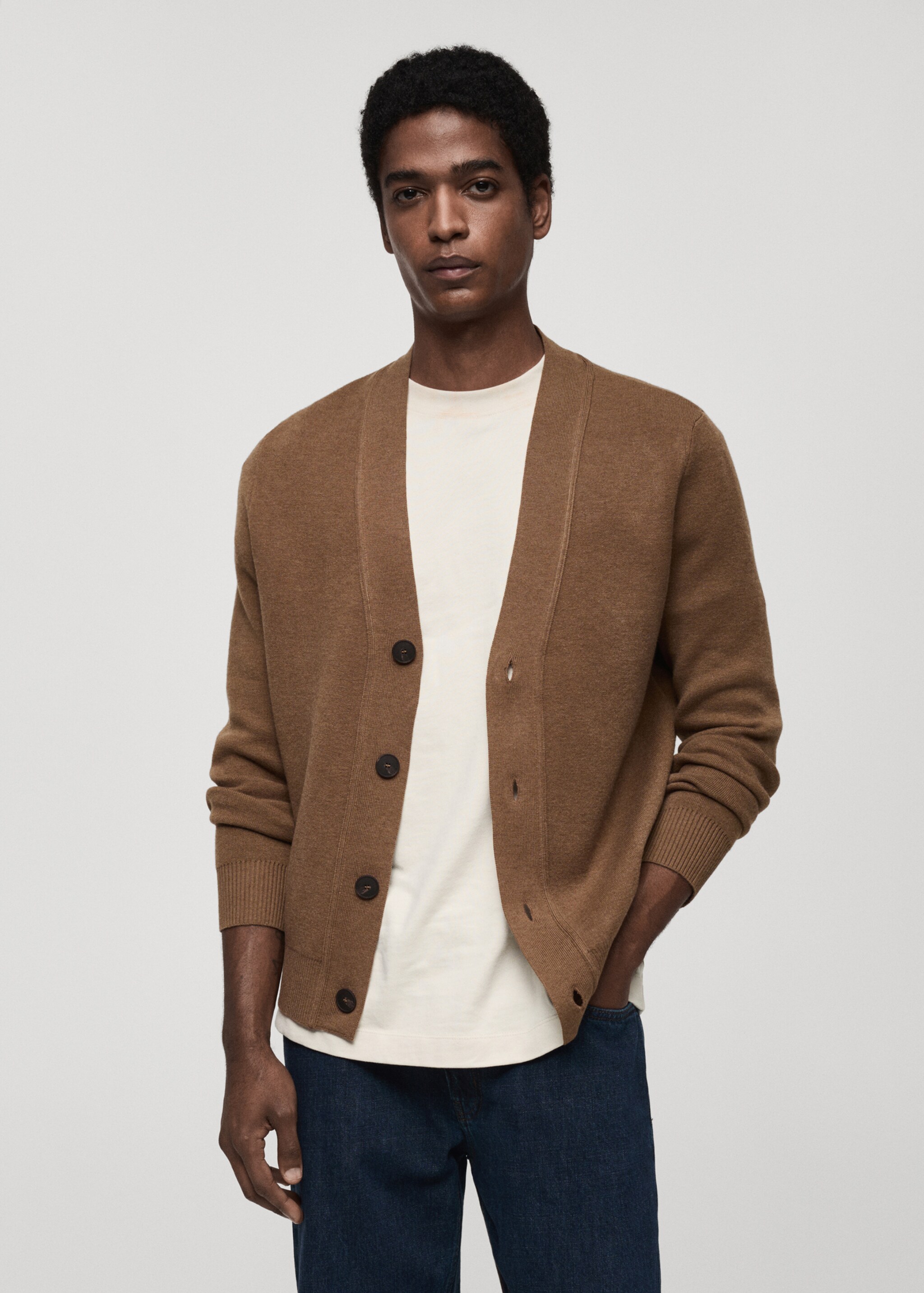 Knitted button cardigan - Medium plane
