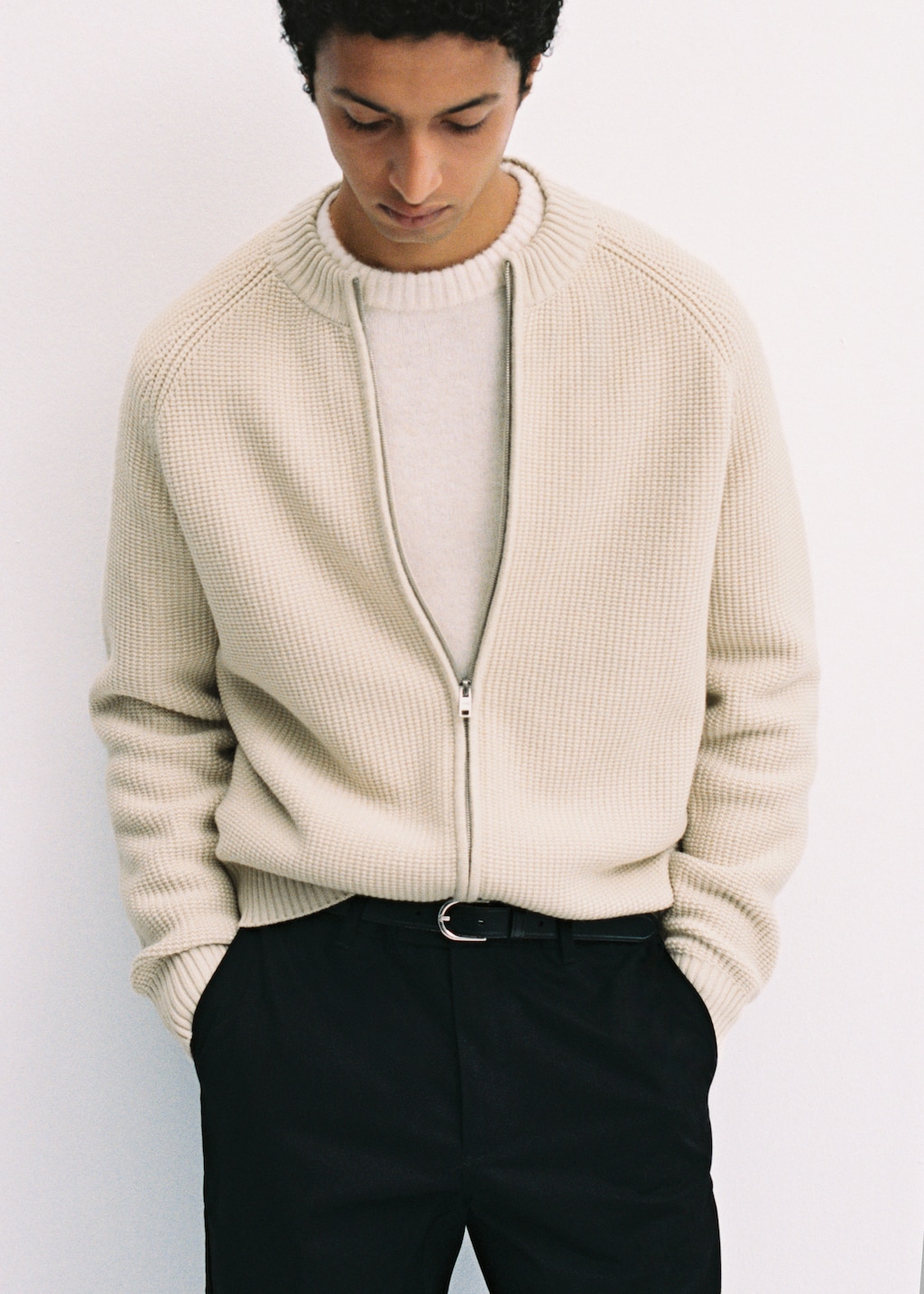 Structured knitted cardigan with zip - Men | MANGO USA