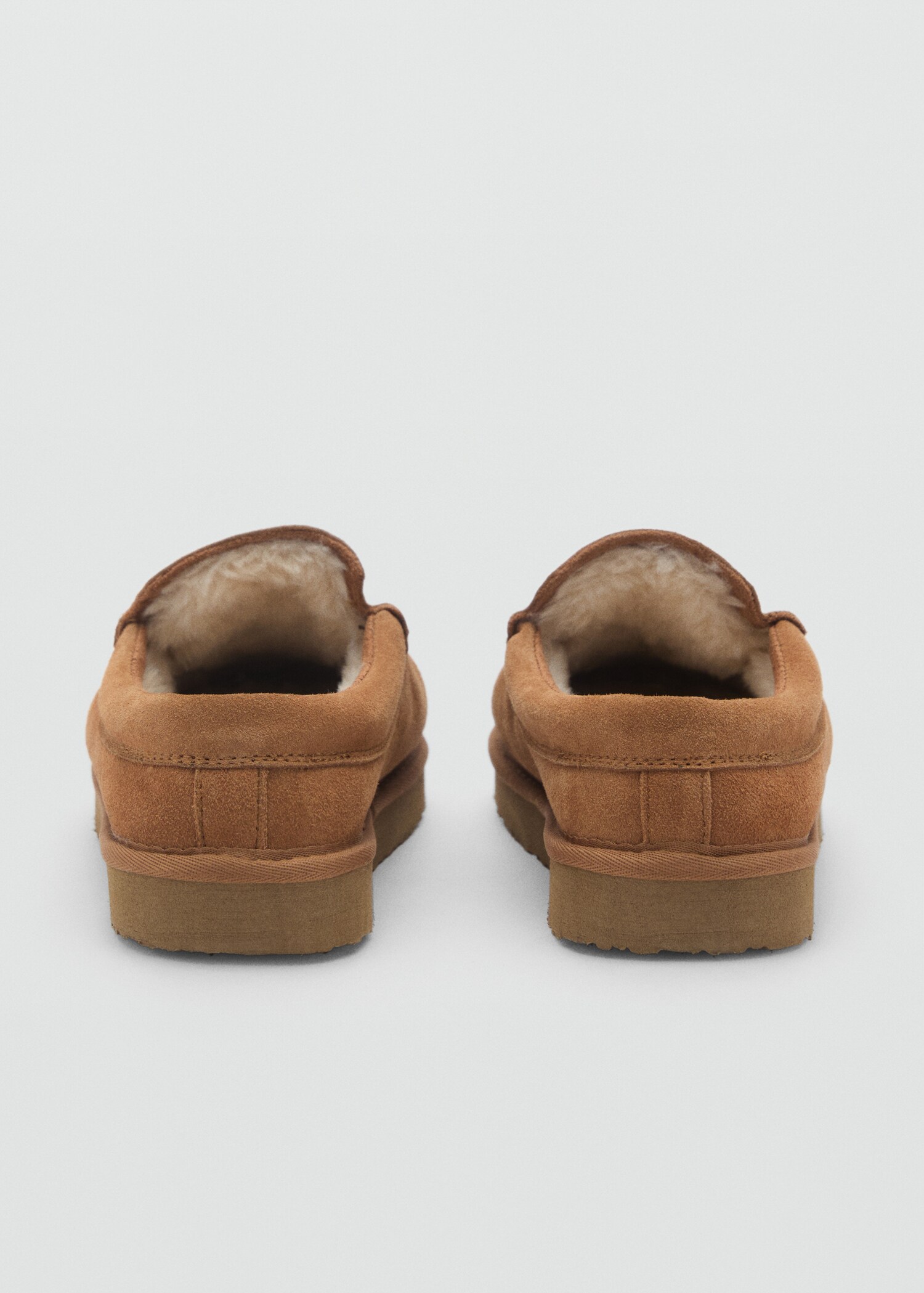 Suede clogs with sheepskin lining - Details of the article 1