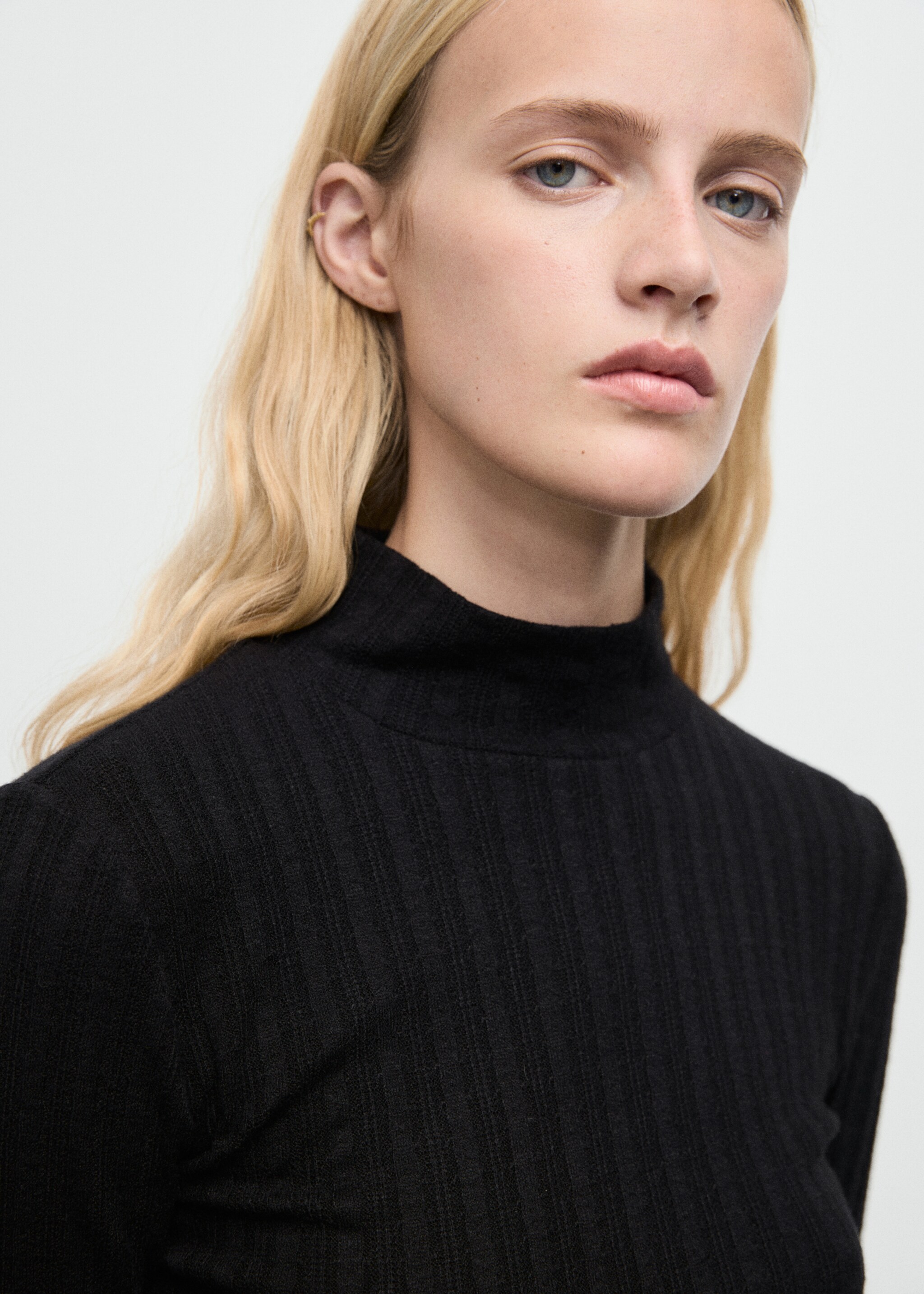 Ribbed high neck t-shirt - Details of the article 1, Black. Ref: 87030614-00.